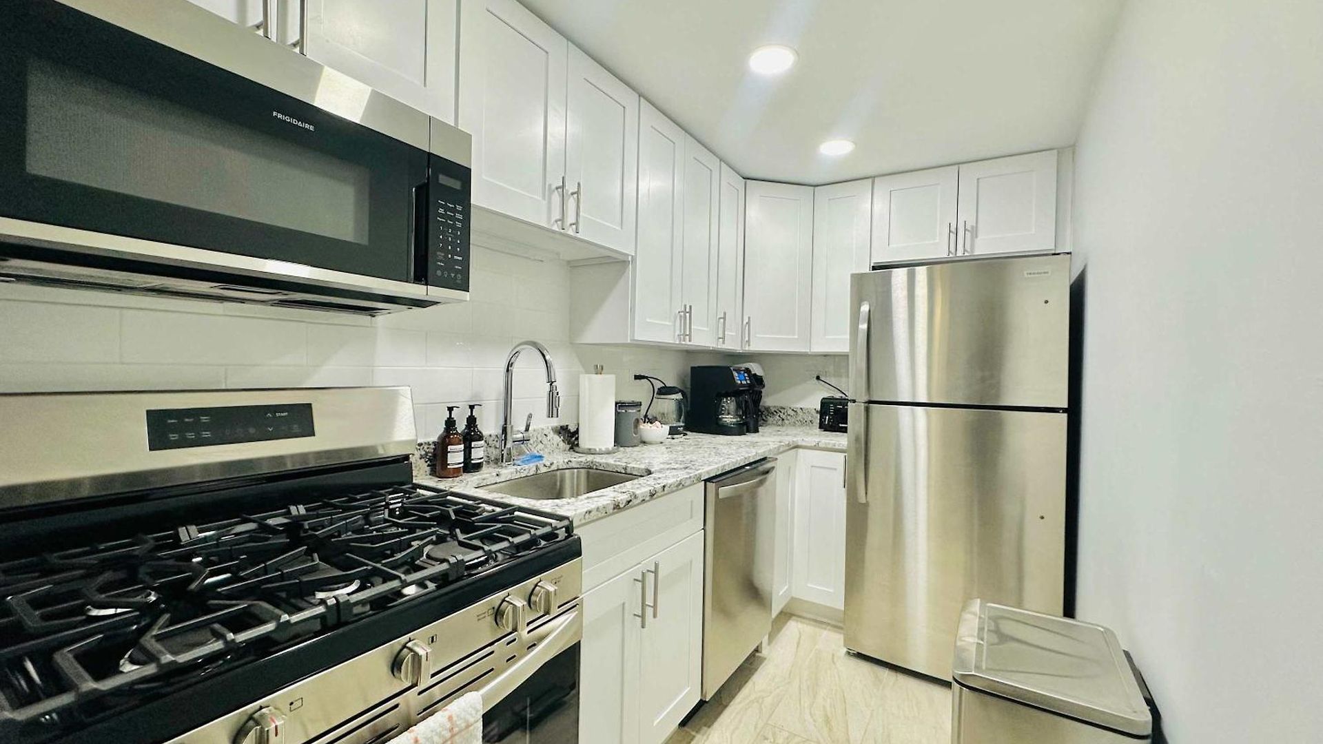 Quiet 1 Bedroom 1 Free Parking High Speed Wi-fi