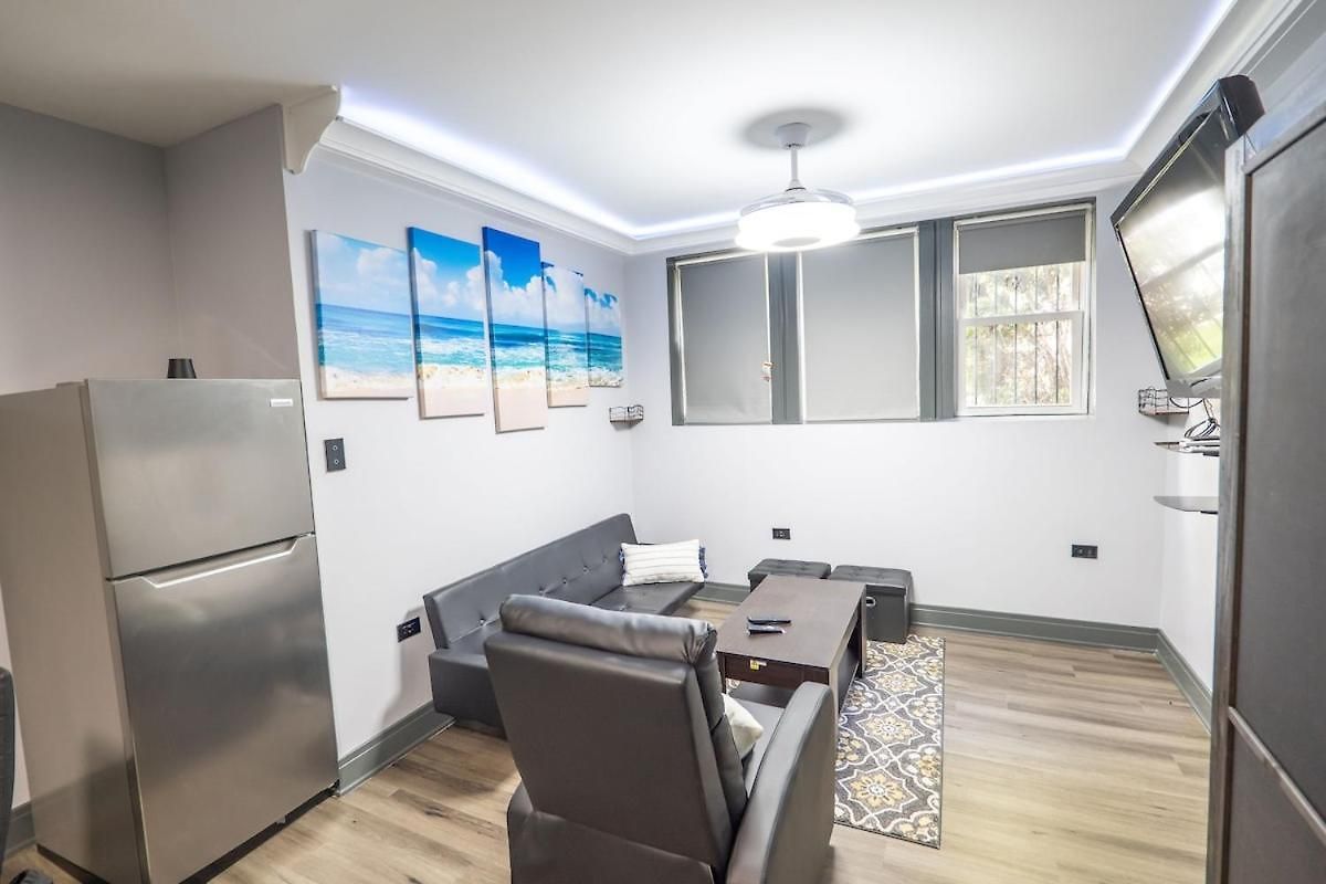 & Cozy 1-bedroom In Irving Park Apartment *