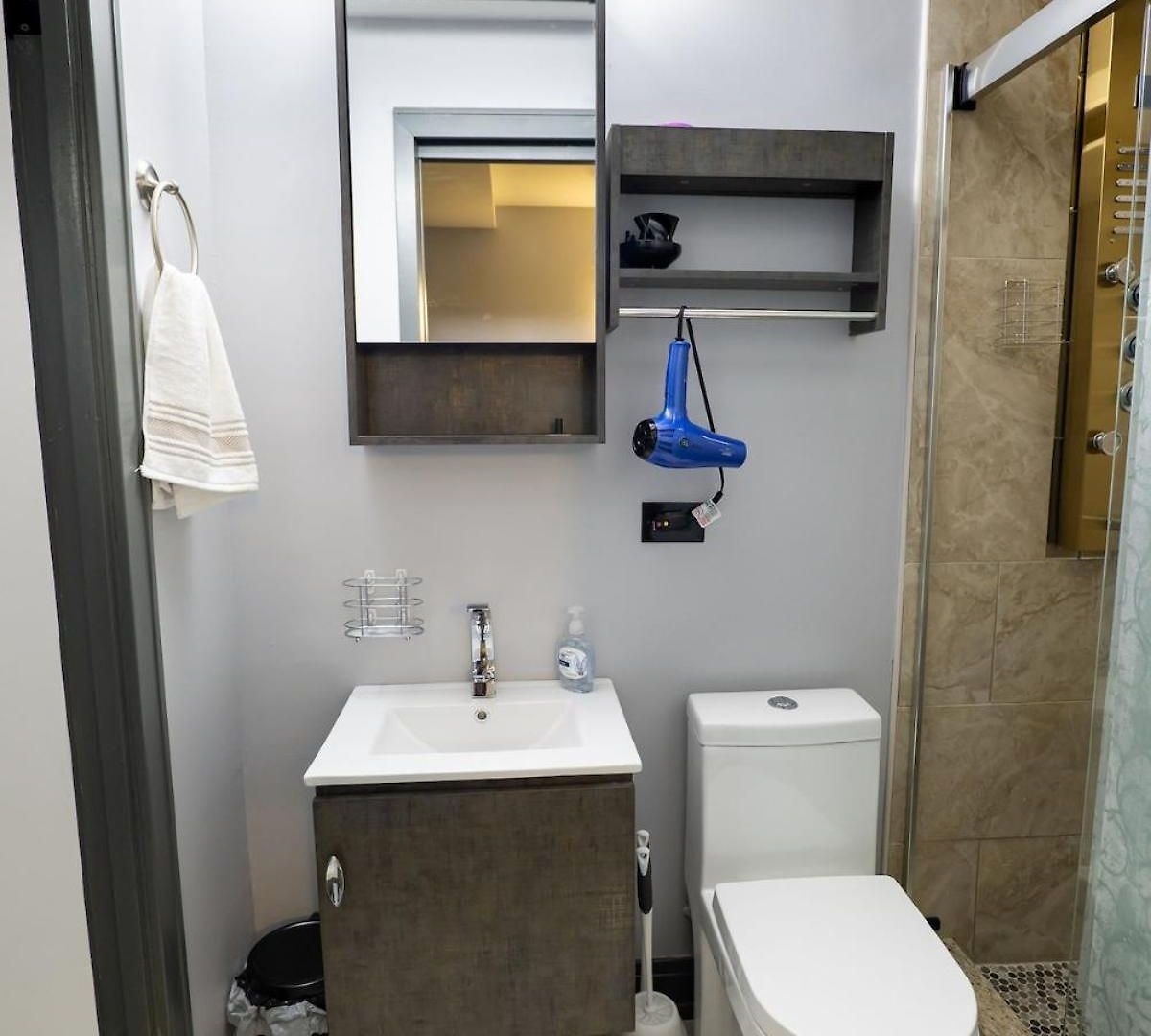 & Cozy 1-bedroom In Irving Park Apartment *
