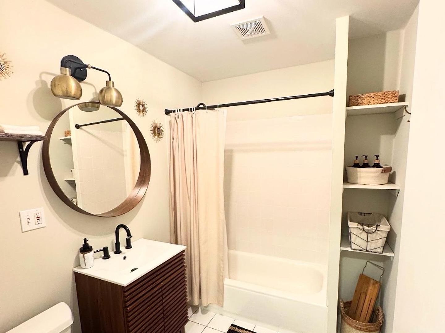 Wicker Park 1-br Walk To Train & Grocery Easy Downtown Access Chicago