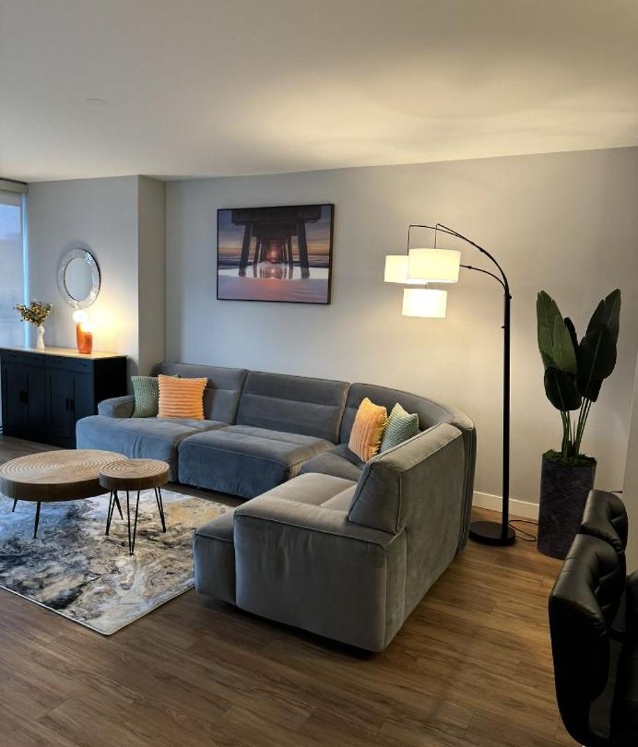 Skyrise In Downtown Apartment *