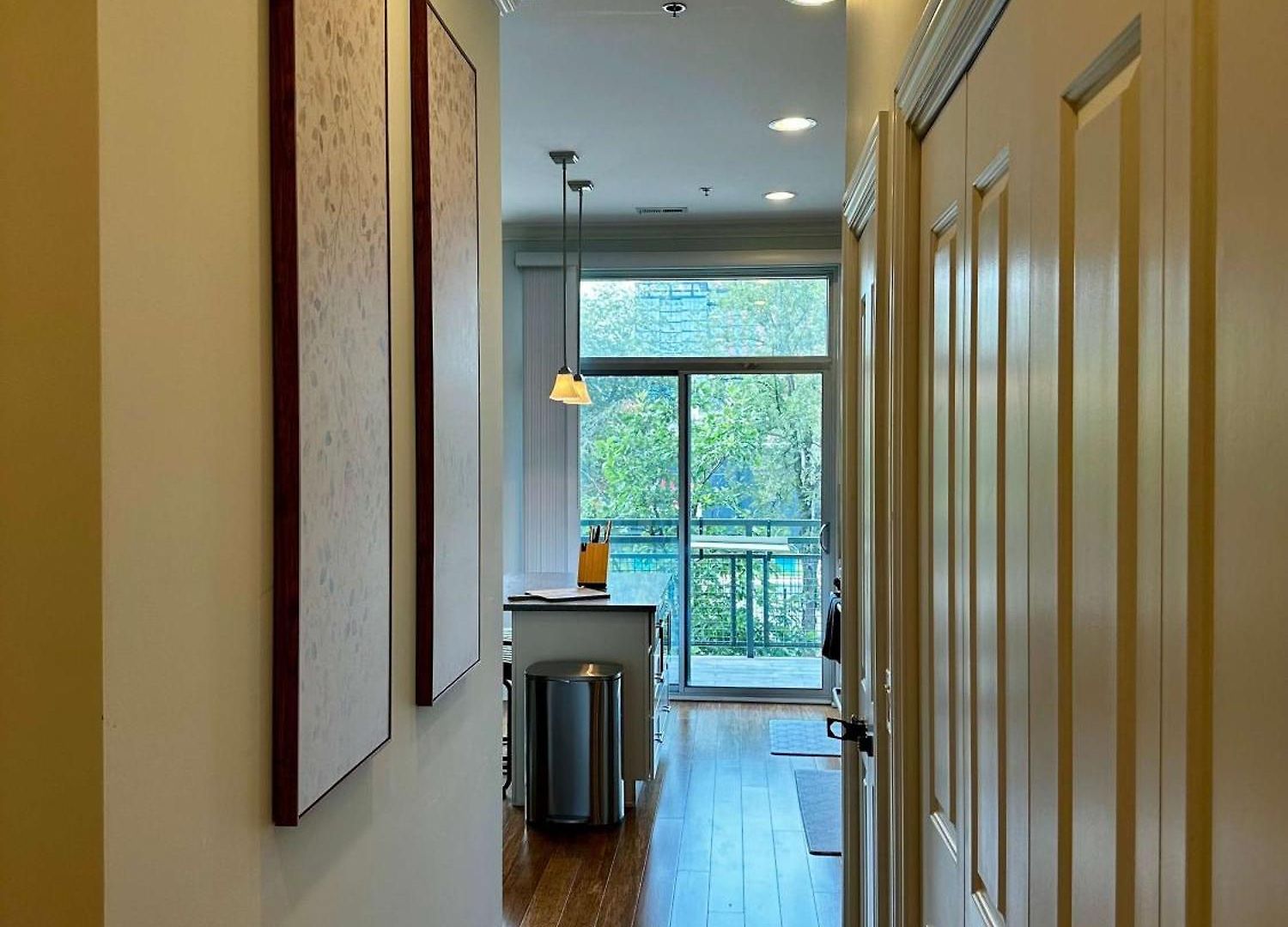 Apartment Gym Garage Parking Balcony Sleeps 4 *