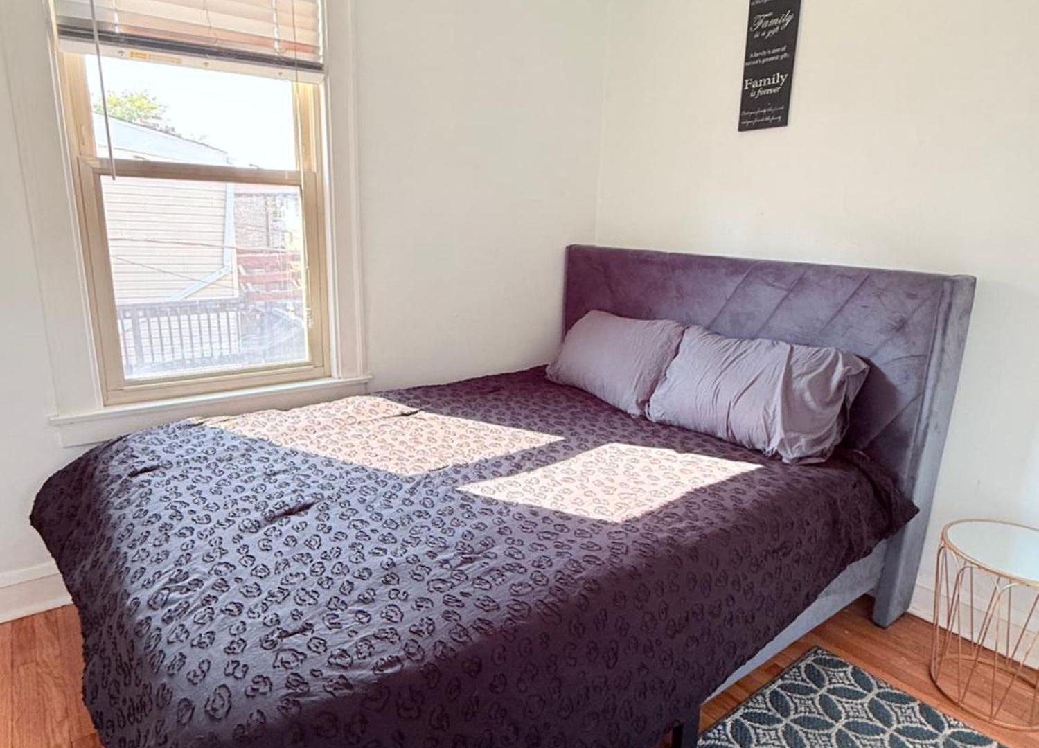Prime Location - Cozy 3bd Near Downtown! Free Parking & Fast Wifi! *