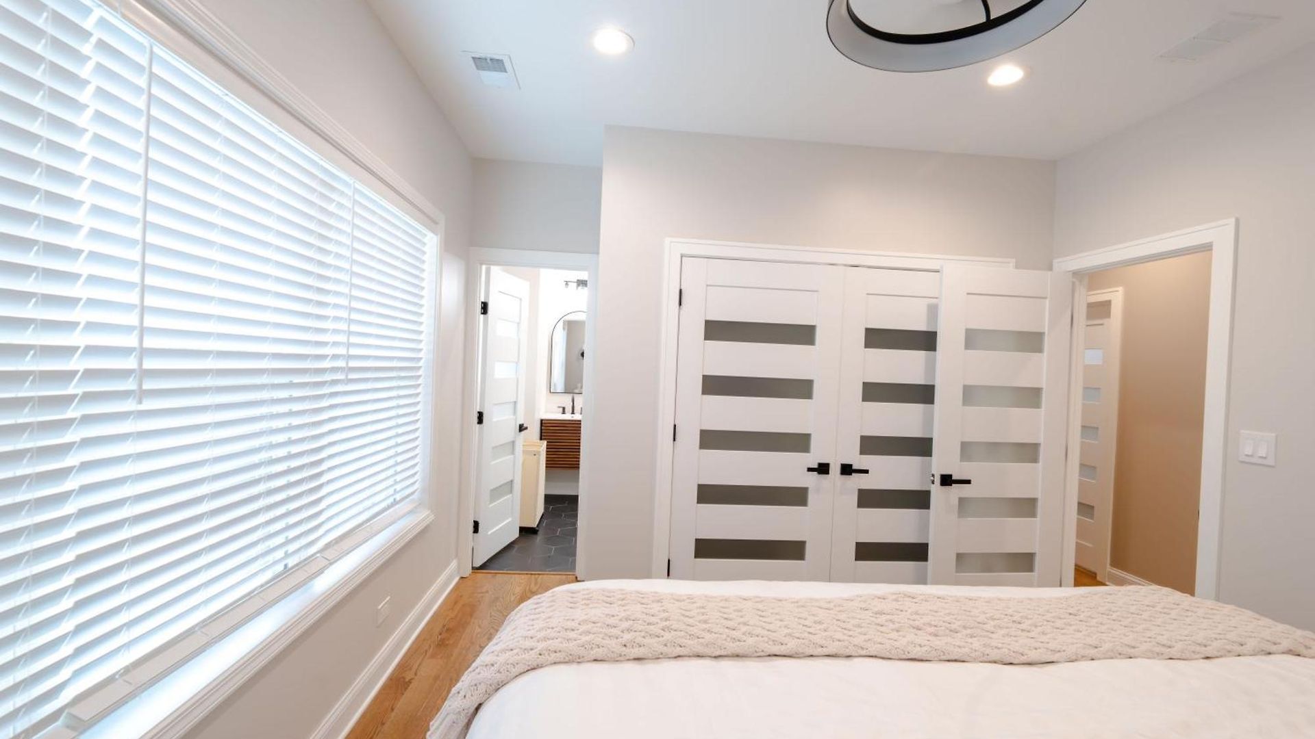 Luxury Stylish 3br Minutes From Downtown *
