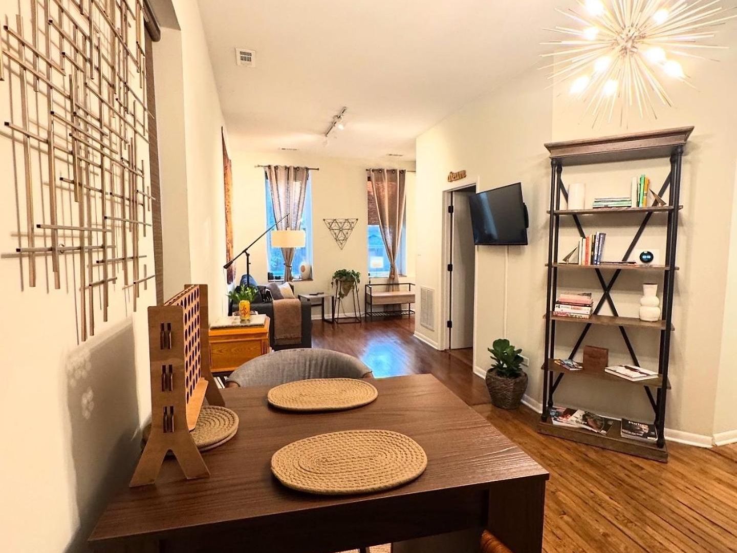 Wicker Park 1-br Walk To Train & Grocery Easy Downtown Access * Chicago