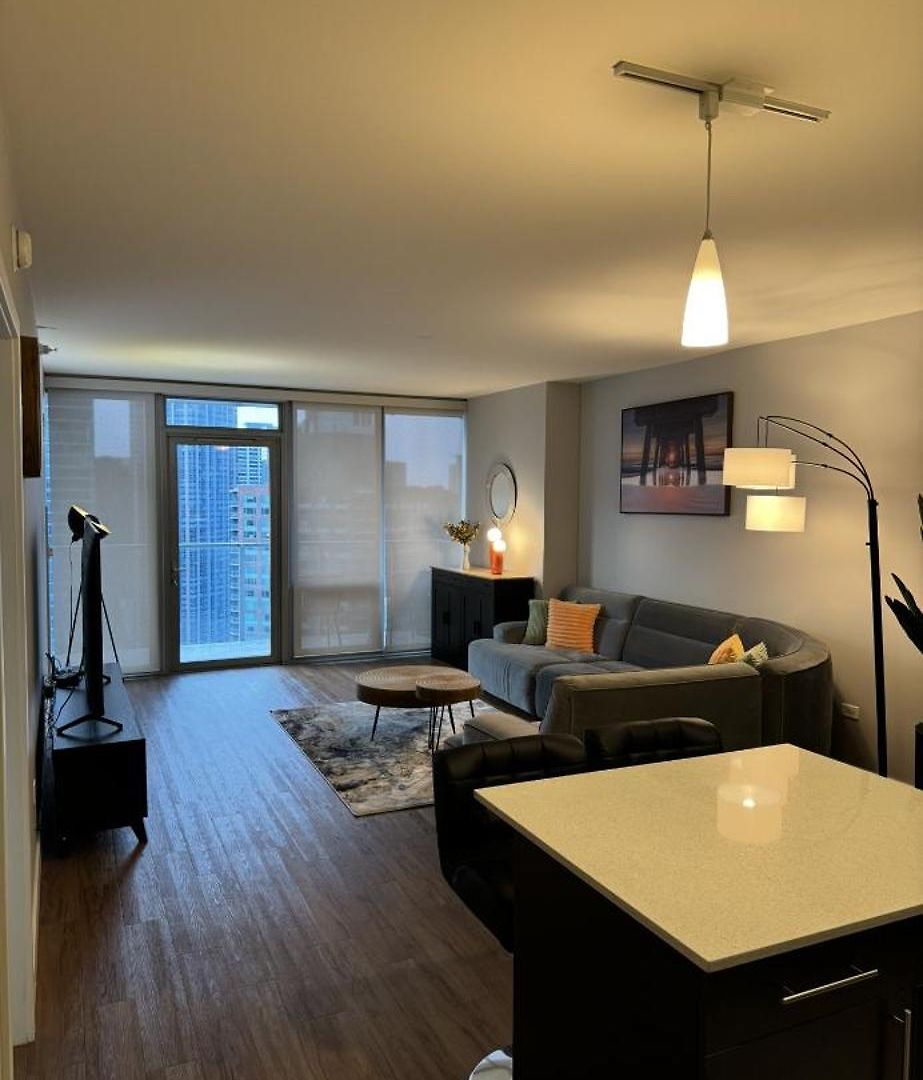 Skyrise In Downtown Apartment Chicago
