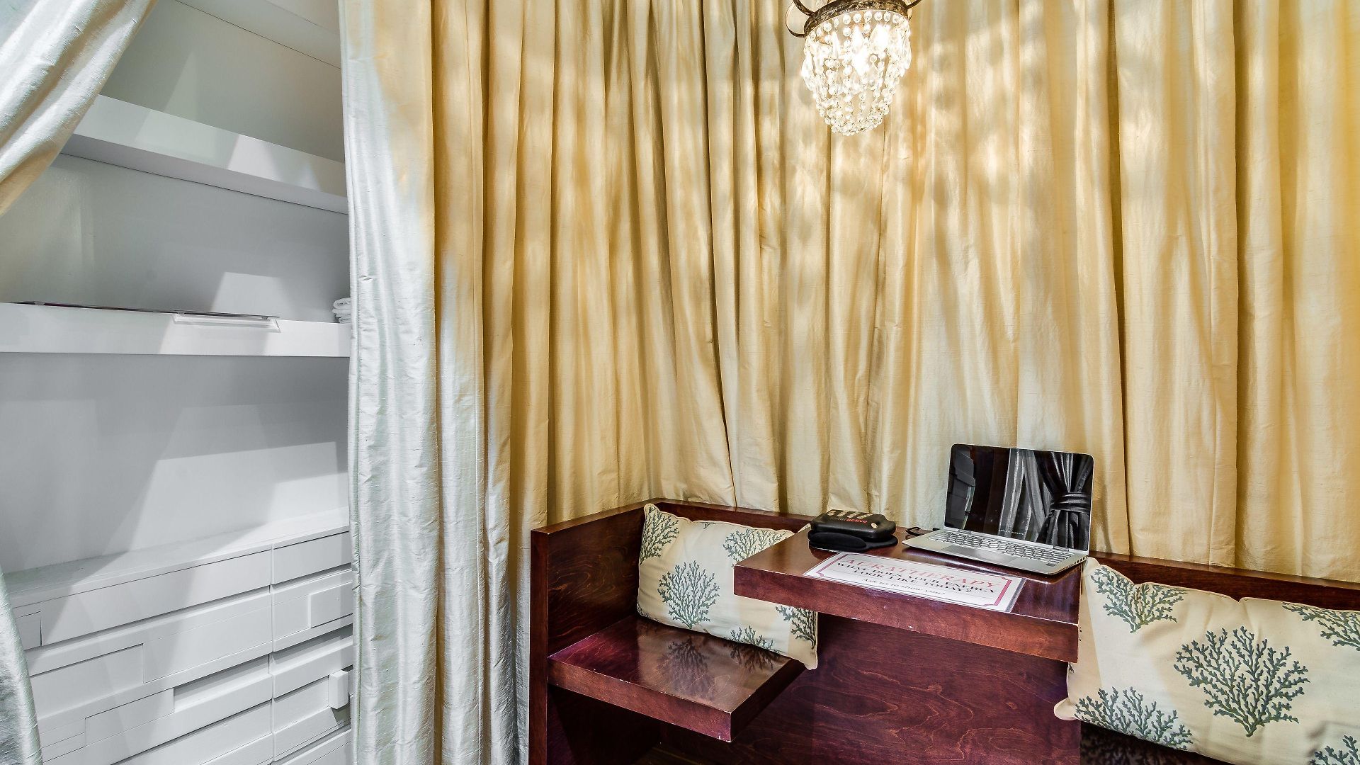 The Golden Arm (adults Only) Inn 2*
