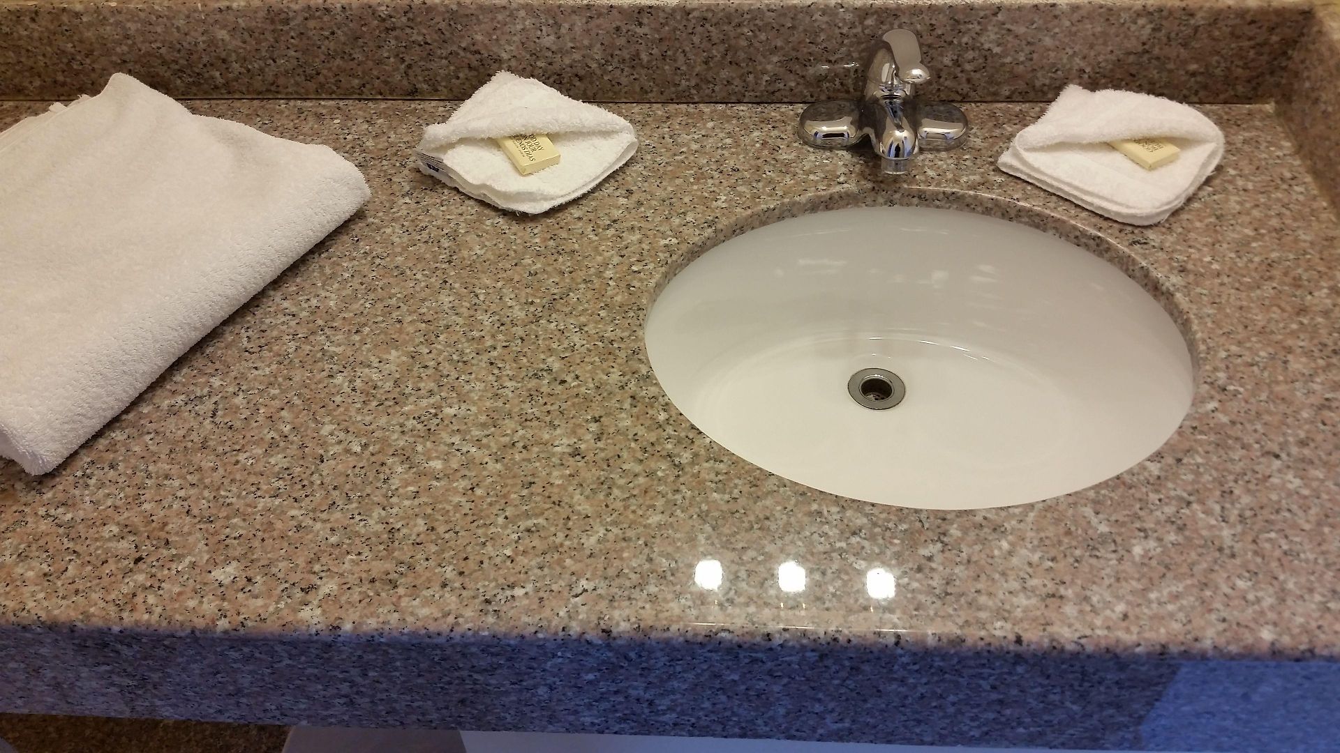 Skylark Hotel 2*