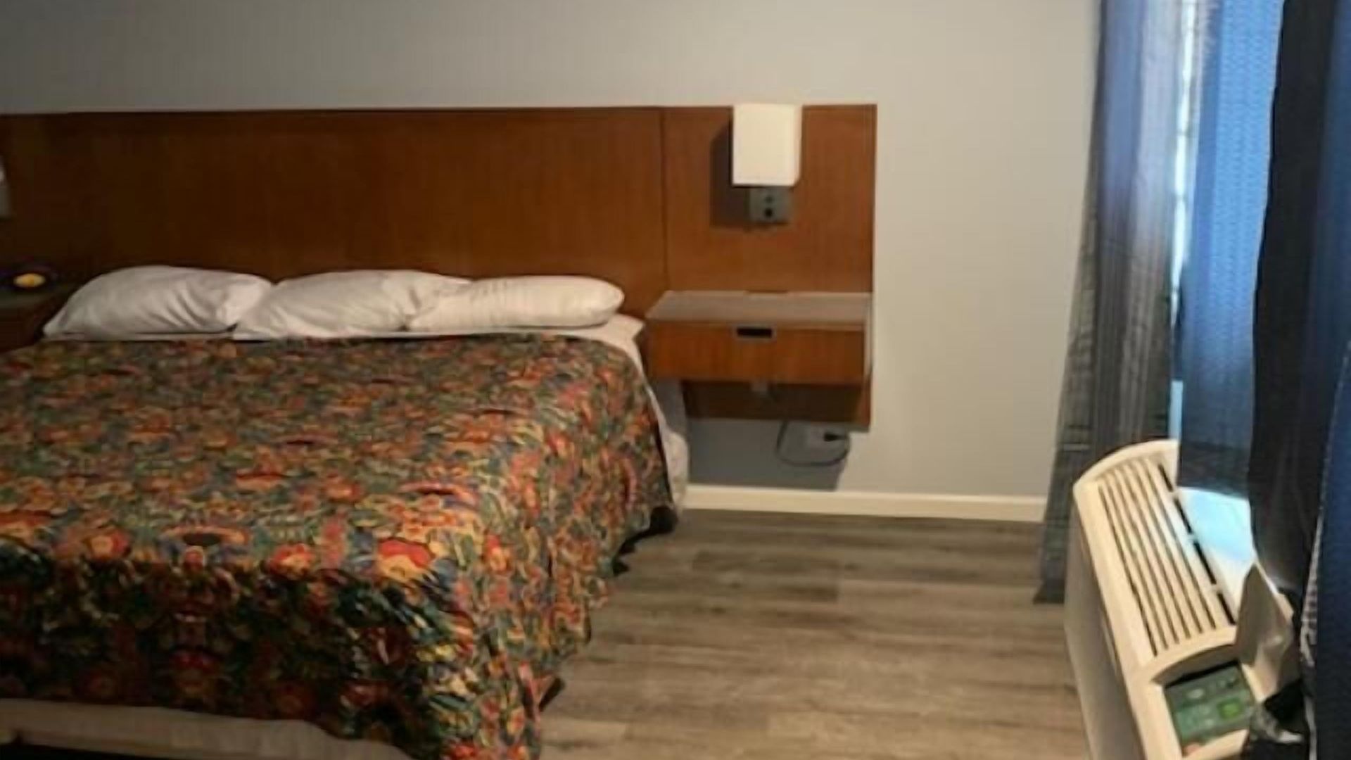 Skylark Hotel 2*