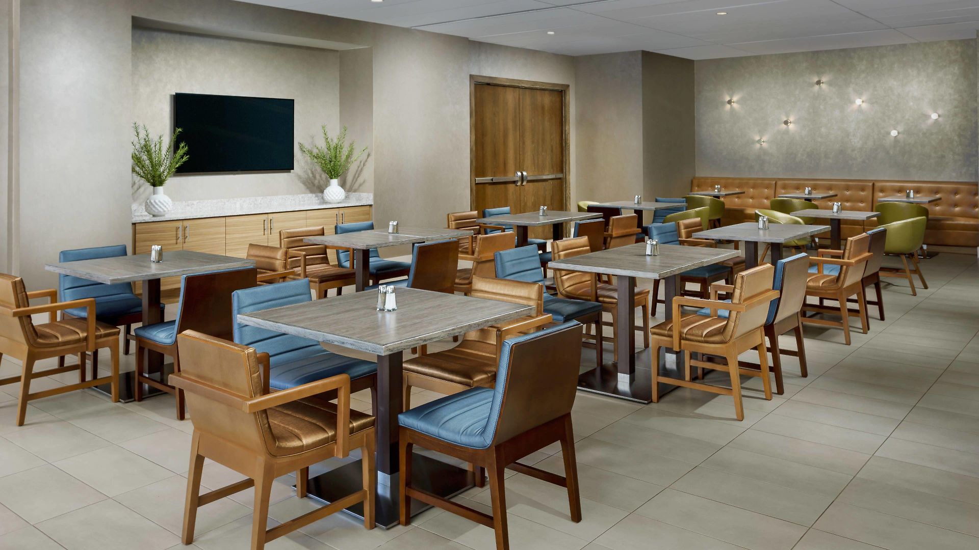 Hotel Springhill Downtown/river North 3*