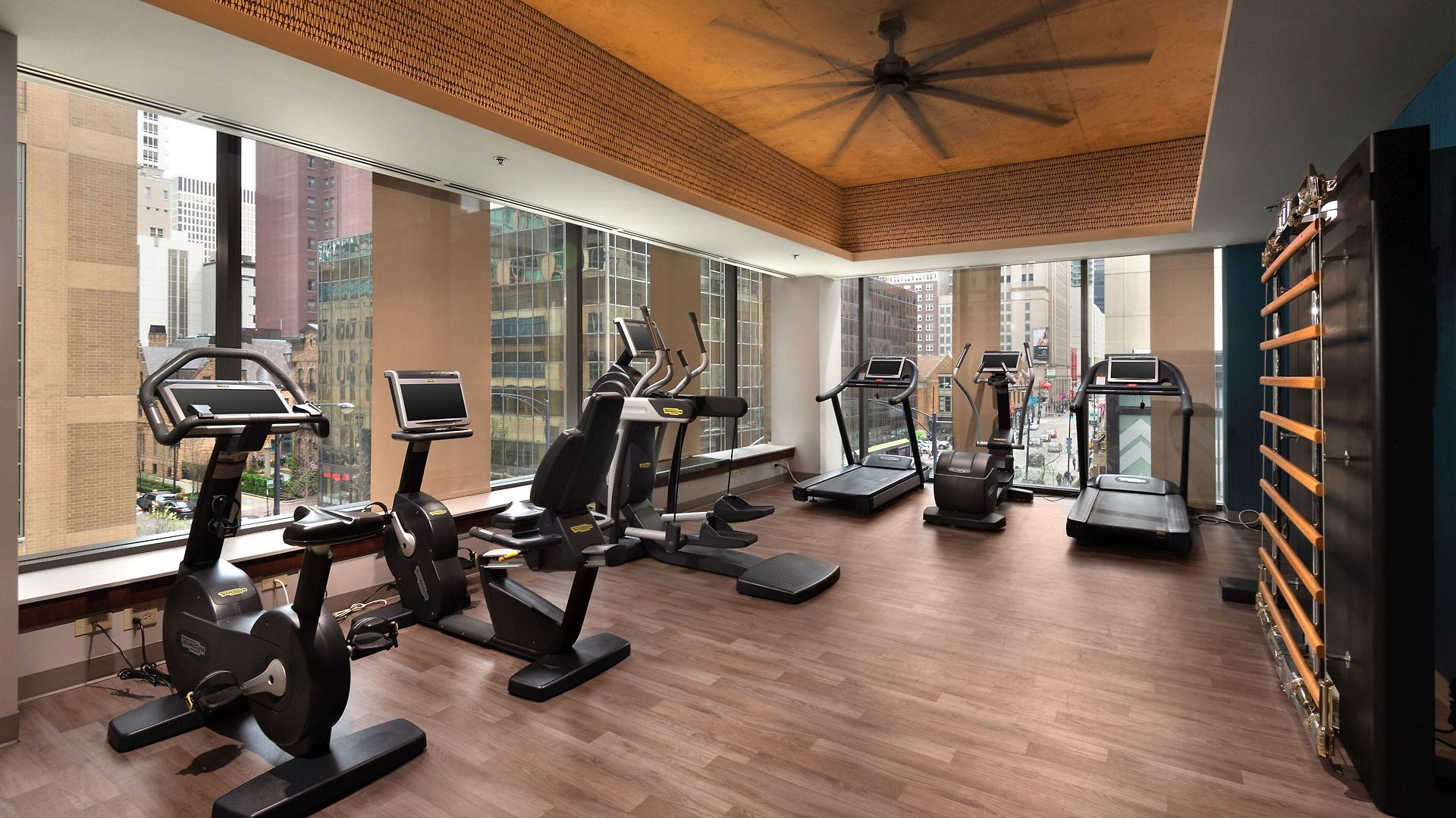 Eurostars Magnificent Mile Hotel 4*