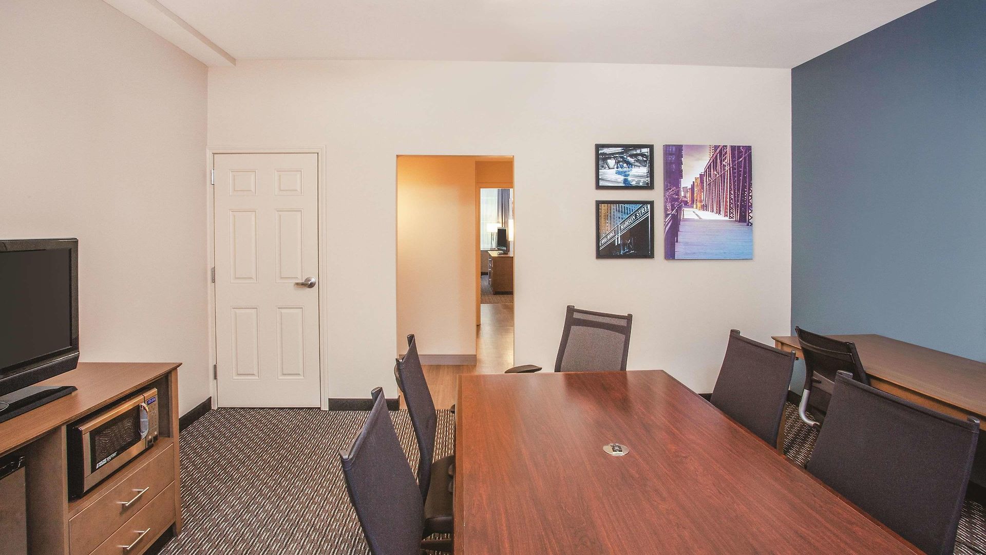 La Quinta & By Wyndham Downtown Hotel