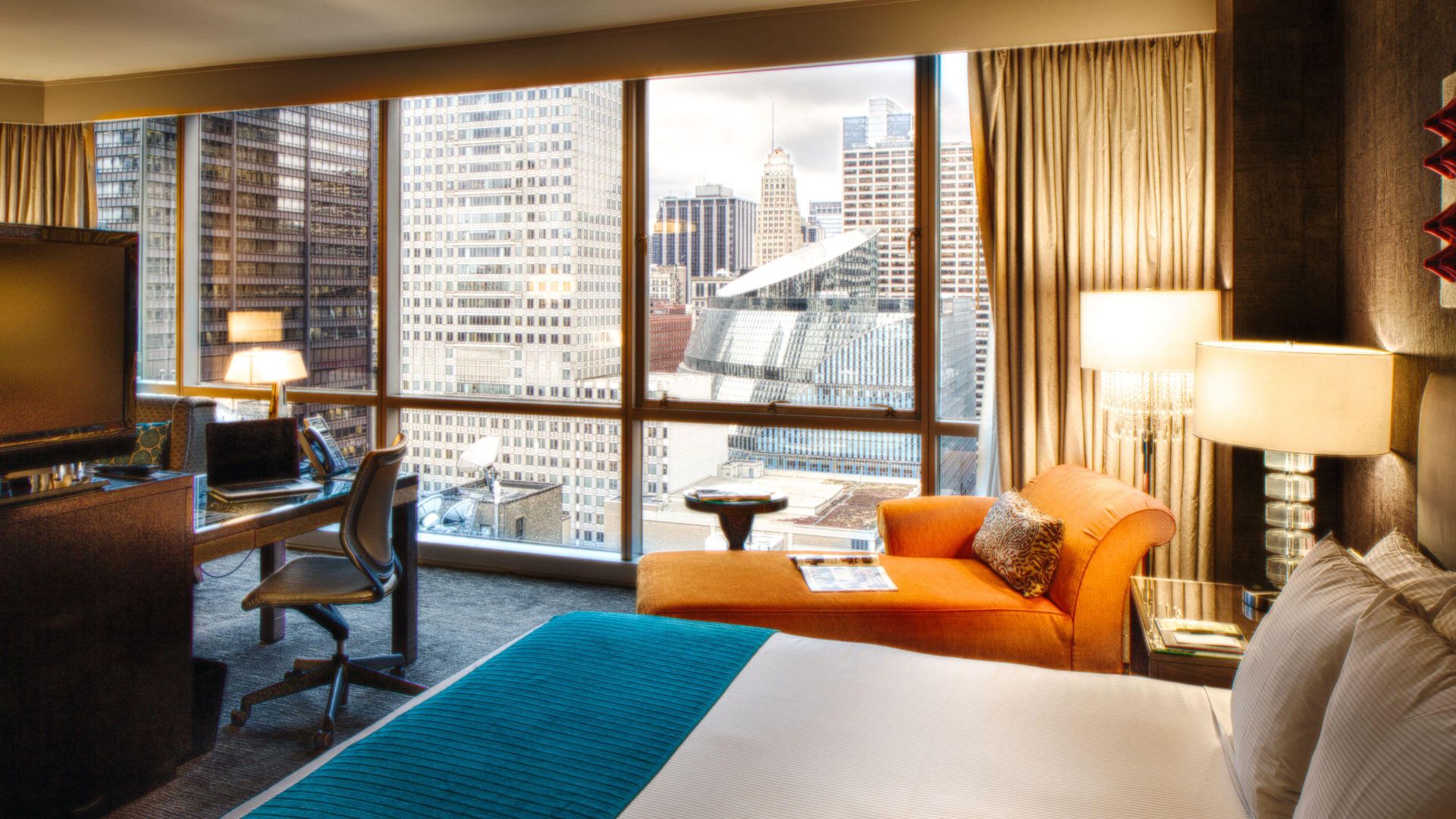 Thewit Chicago, A Hilton 4*