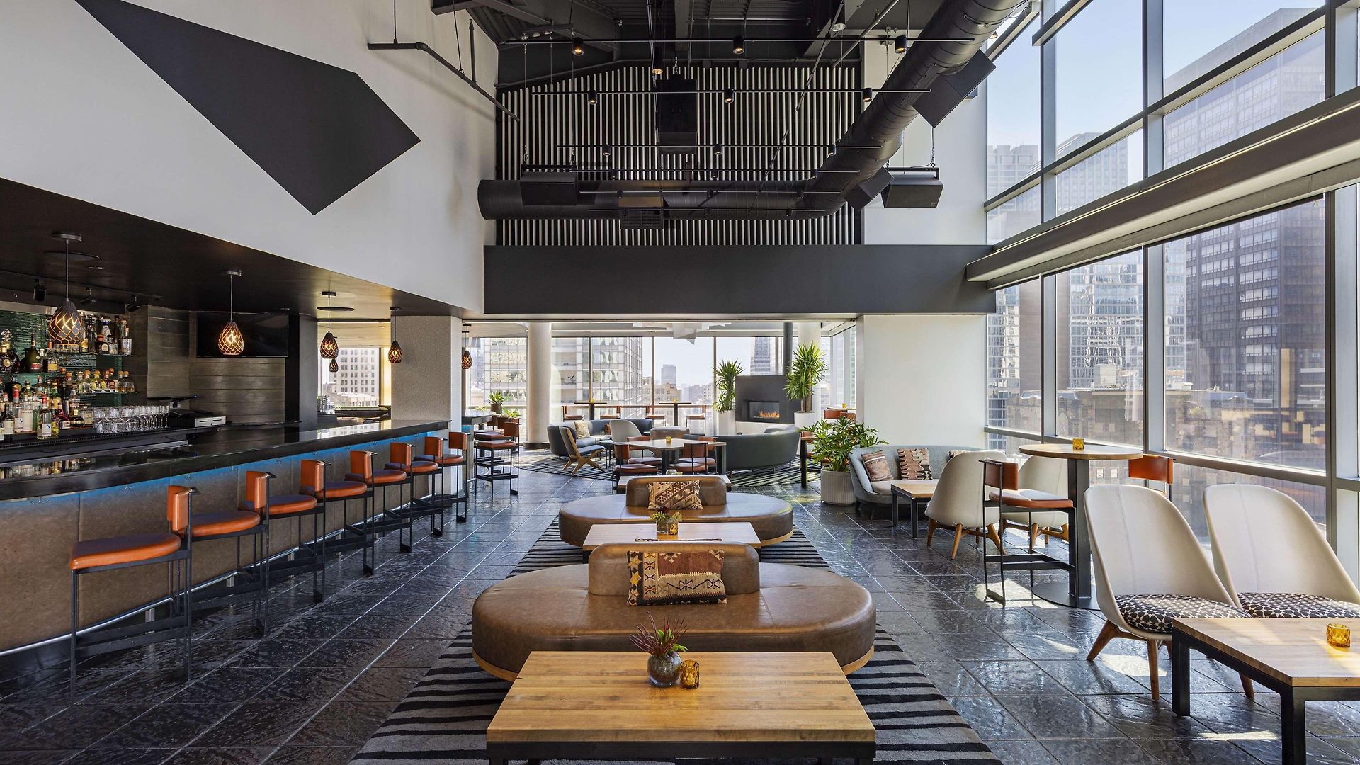 Thewit Chicago, A Hilton 4*