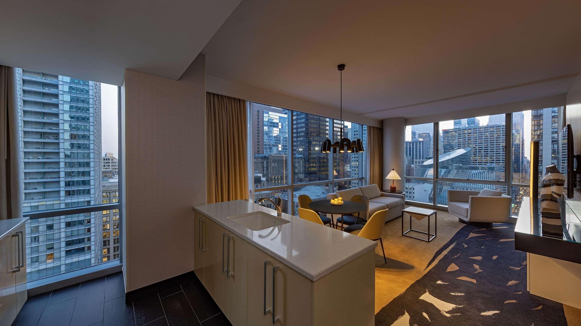 Thewit Chicago, A Hilton