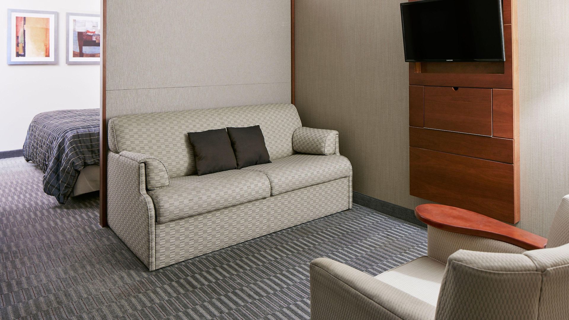 Hotel River 4*