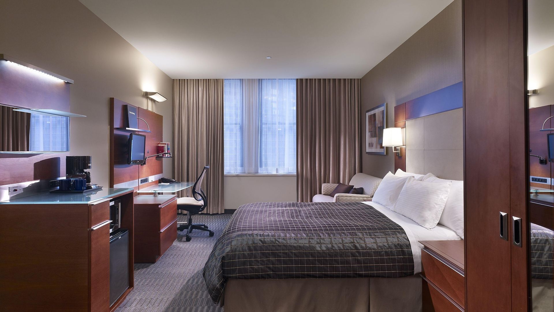 River Hotel 4*
