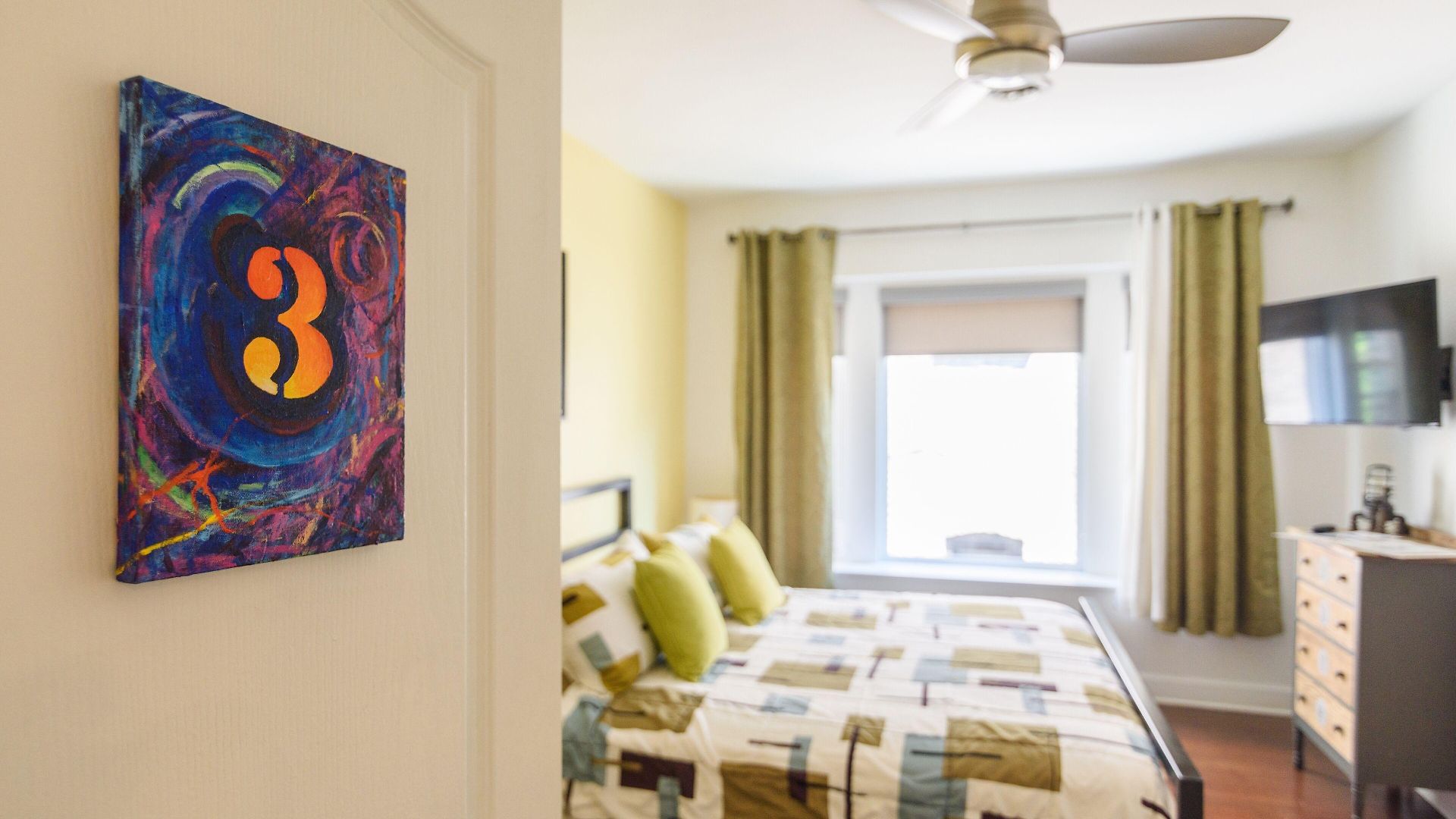 House 5863- Chicago's Premier Bed & Breakfast
