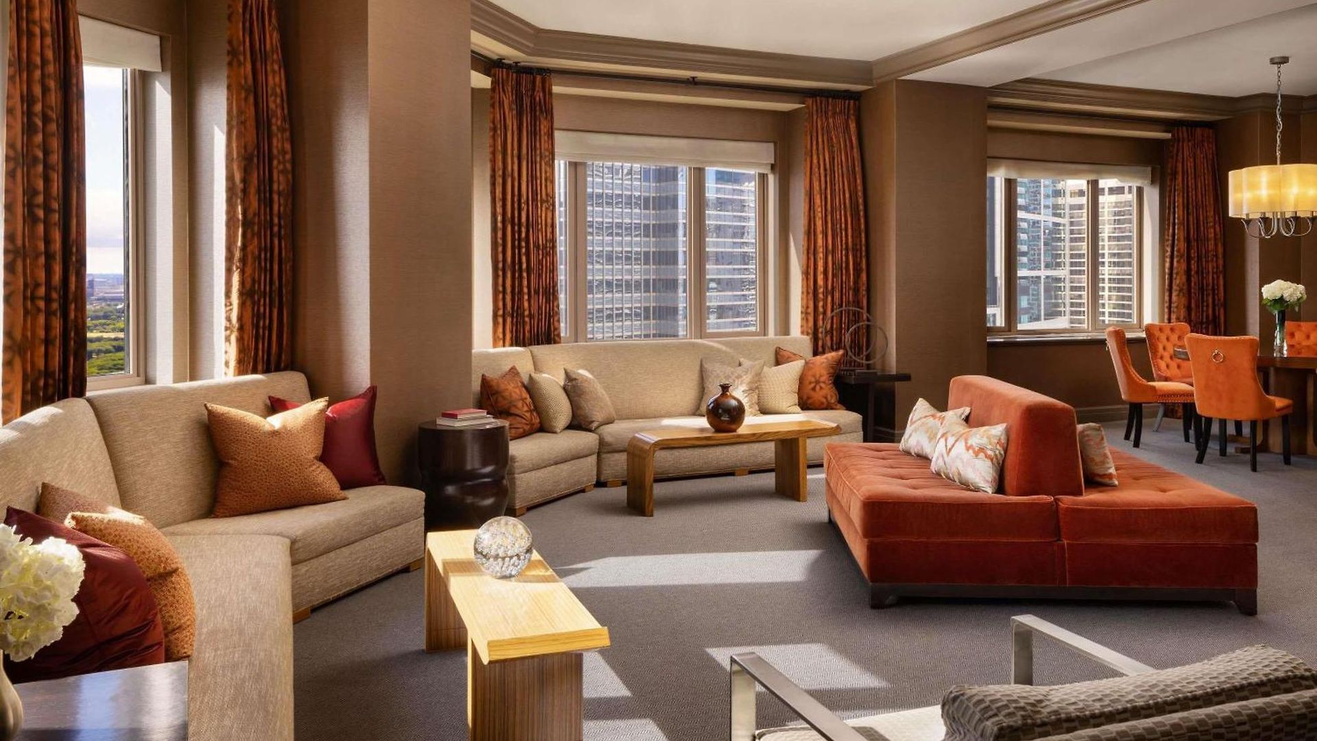 Fairmont Millennium Park 4*
