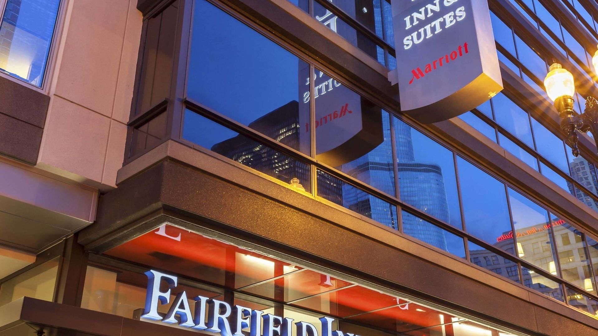 Fairfield And Downtown-river North 3*