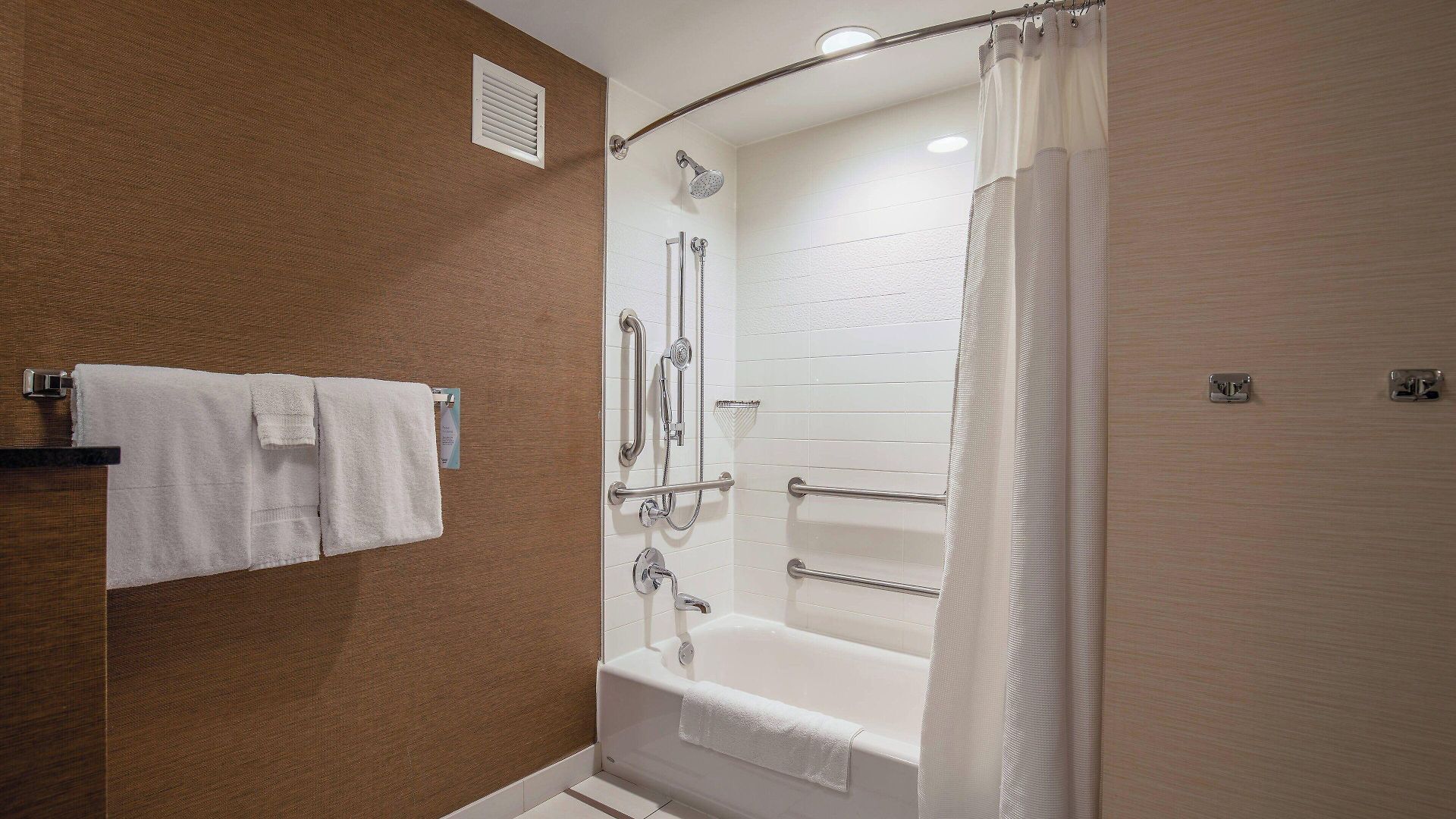 Hotel Fairfield And Downtown-river North 3*