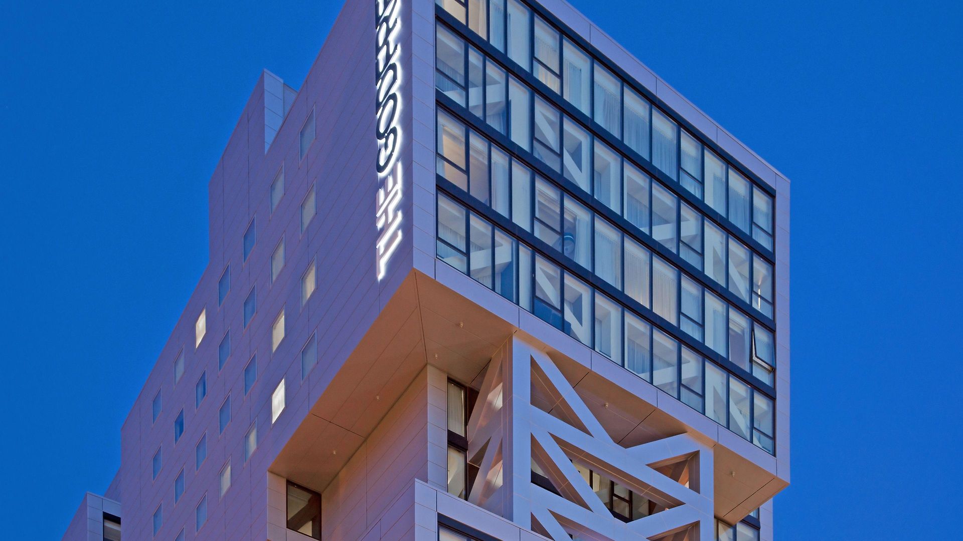 The Godfrey Hotel 4*