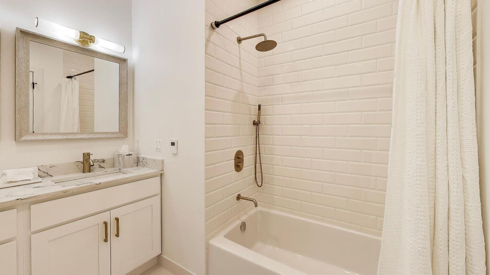 Luxurious Lincoln Park With Gourmet Kitchen Apartment Chicago