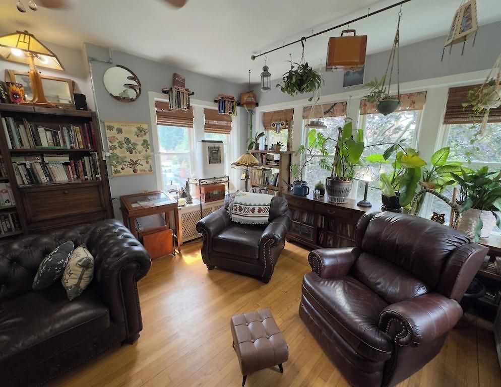 Tranquil Library 2brm 1bath Private Eclectic At Solar * Chicago