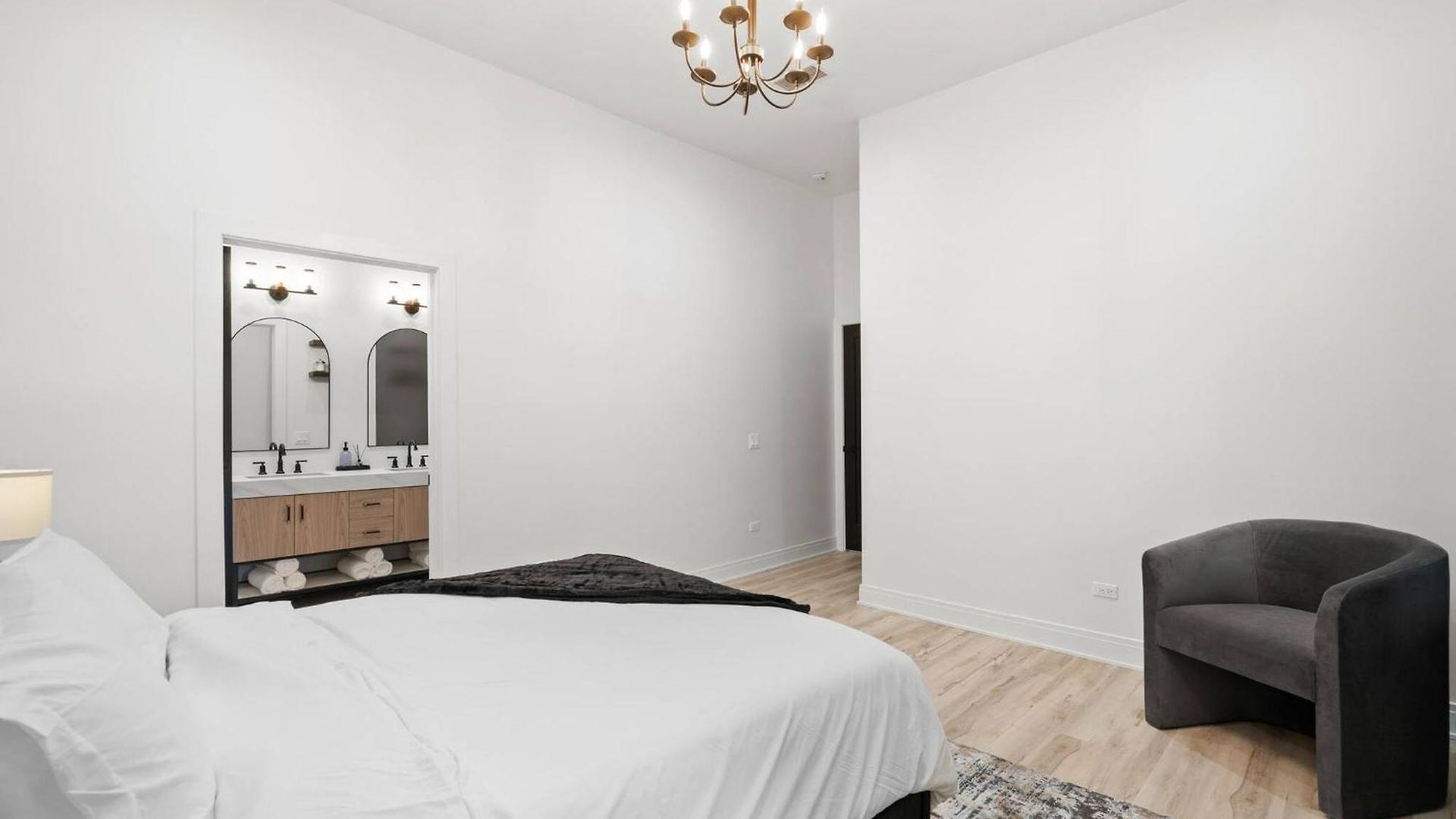 Chic Loft Near United Center, Uic/imd & Downtown Apartment