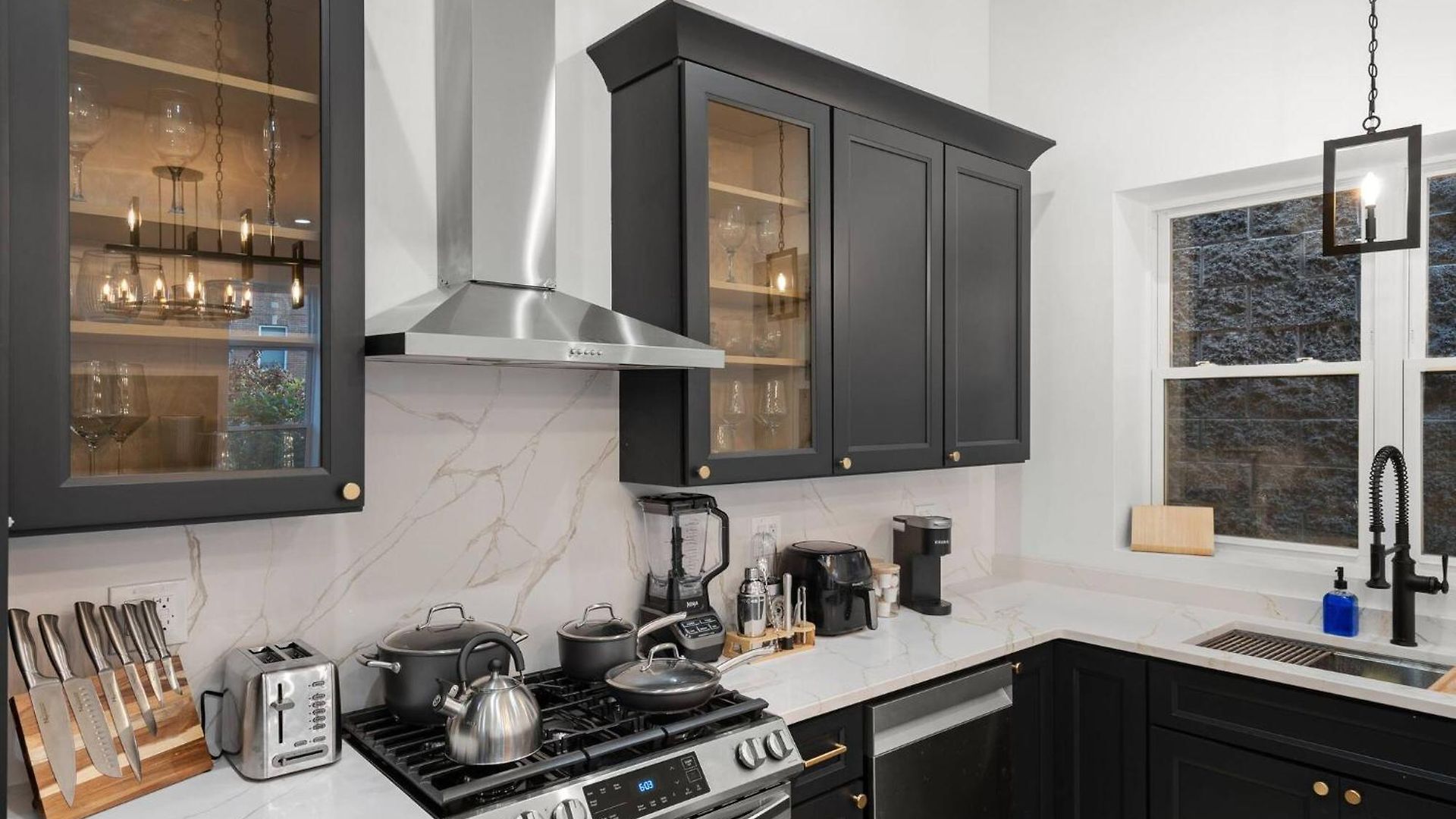 Chic Loft Near United Center, Uic/imd & Downtown Apartment *