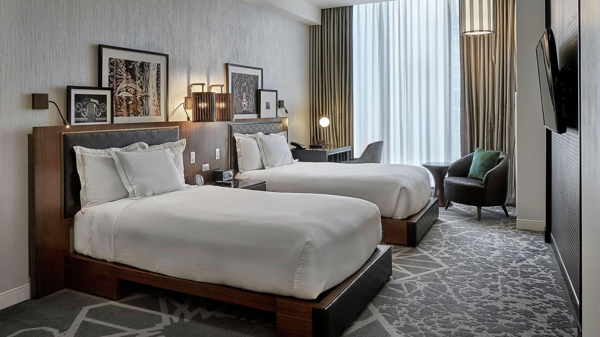 Londonhouse Chicago, Curio Collection By Hilton
