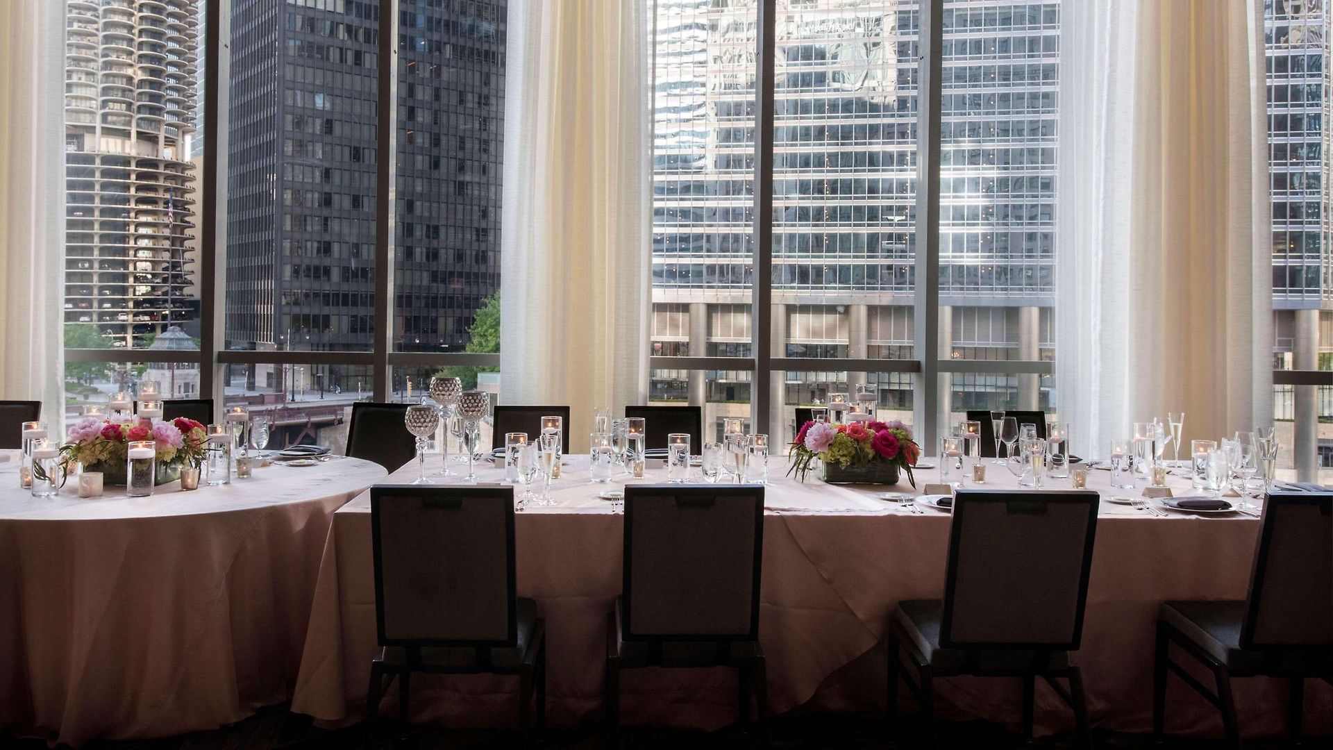 Londonhouse Chicago, Curio Collection By Hilton