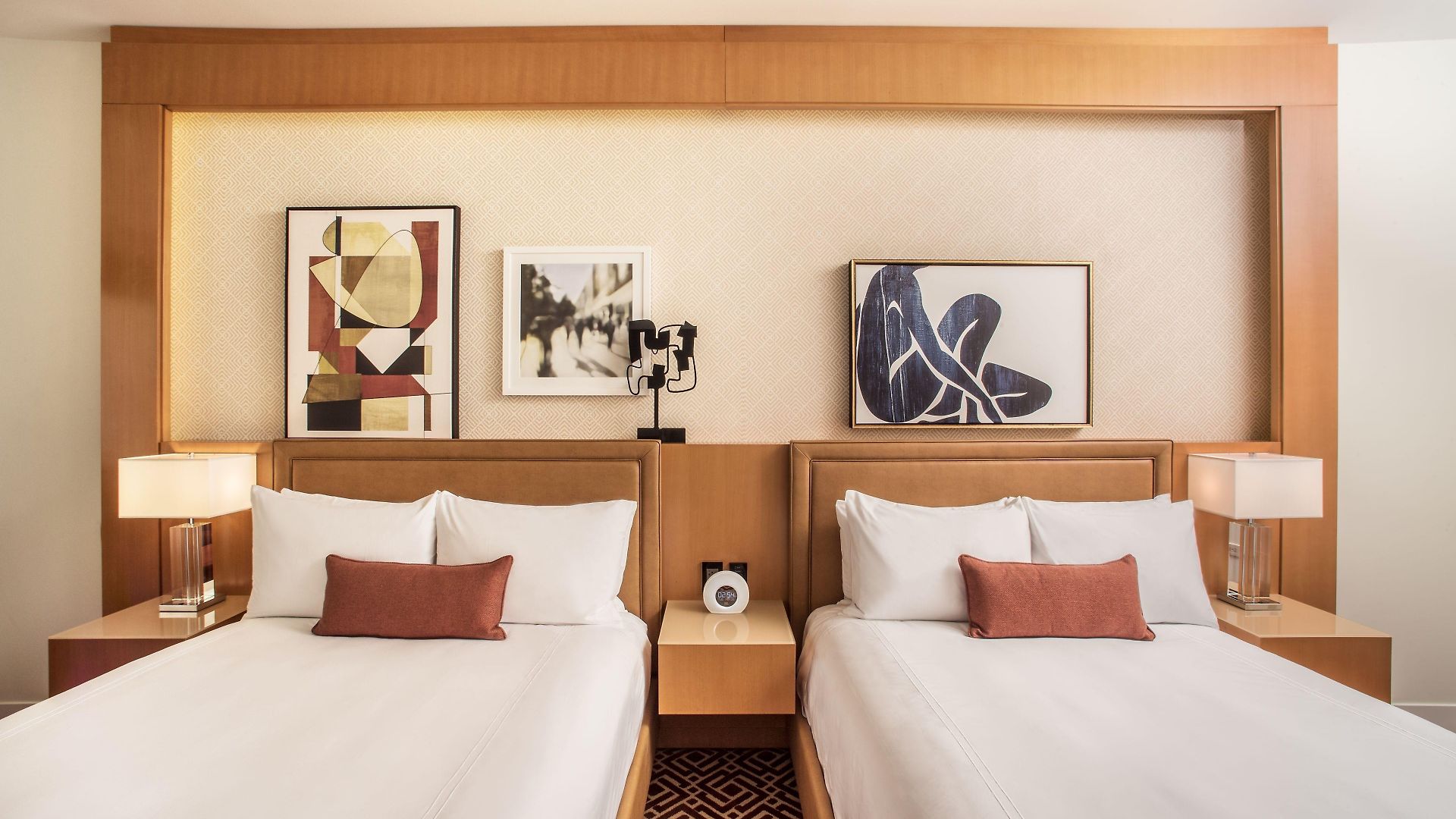 Hotel By Marriott Downtown Magnificent Mile 3*