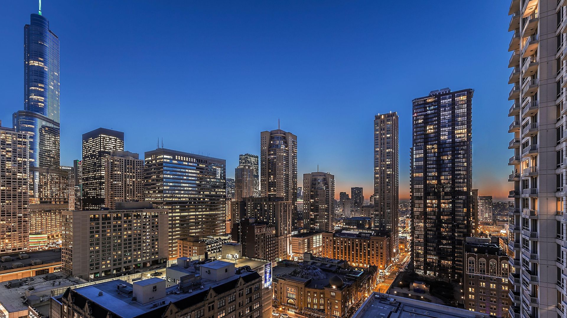 By Marriott Downtown Magnificent Mile Hotel Chicago