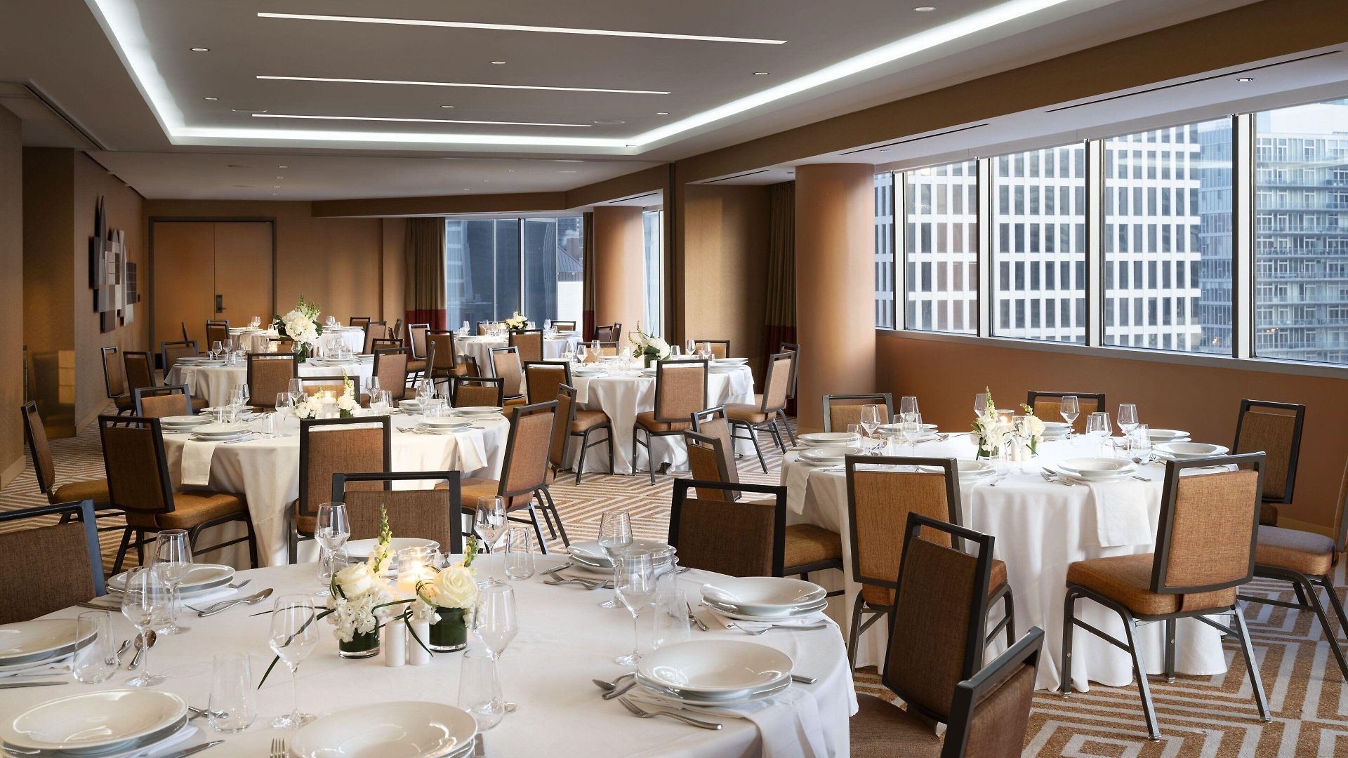 Hotel By Marriott Downtown Magnificent Mile 3*