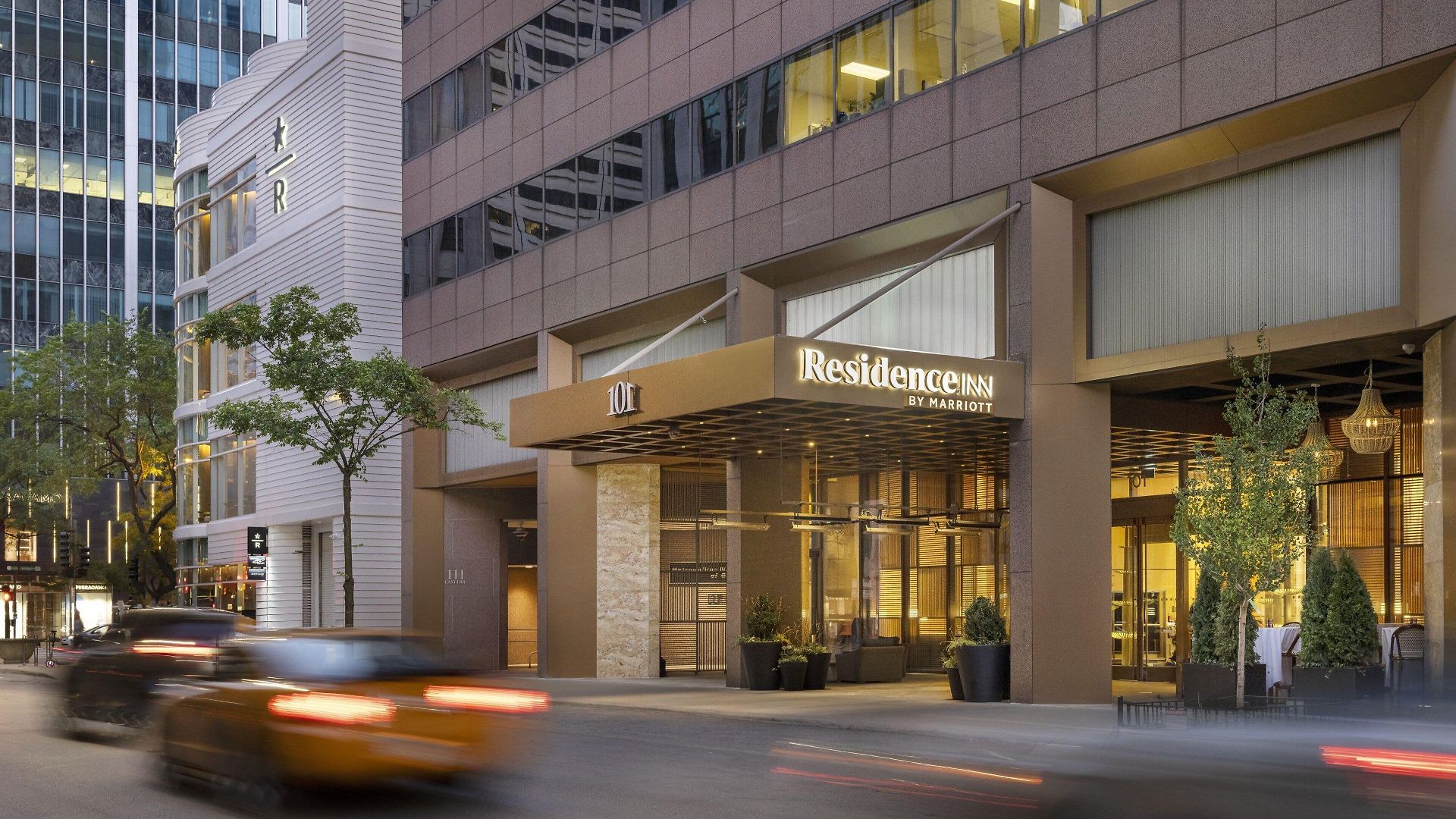 By Marriott Downtown Magnificent Mile 3* Chicago