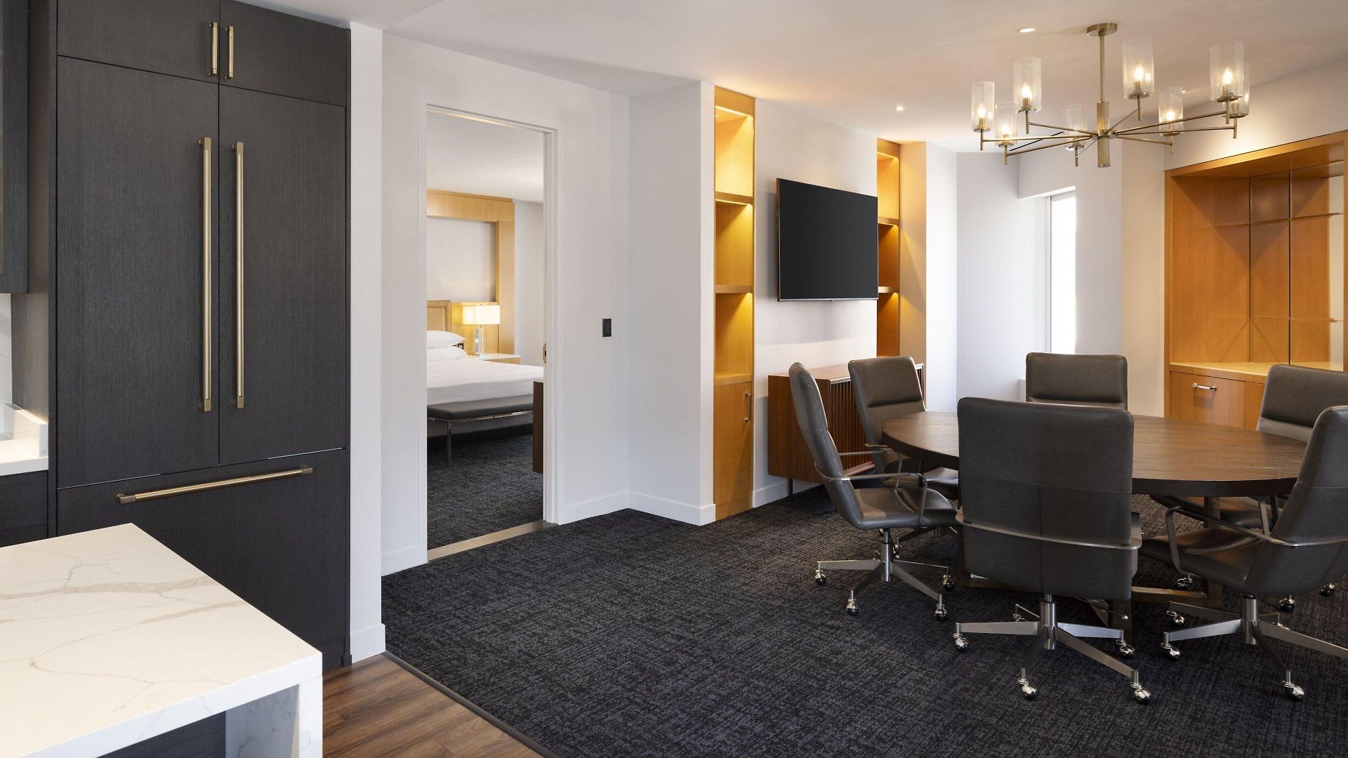 Hotel By Marriott Downtown Magnificent Mile 3*