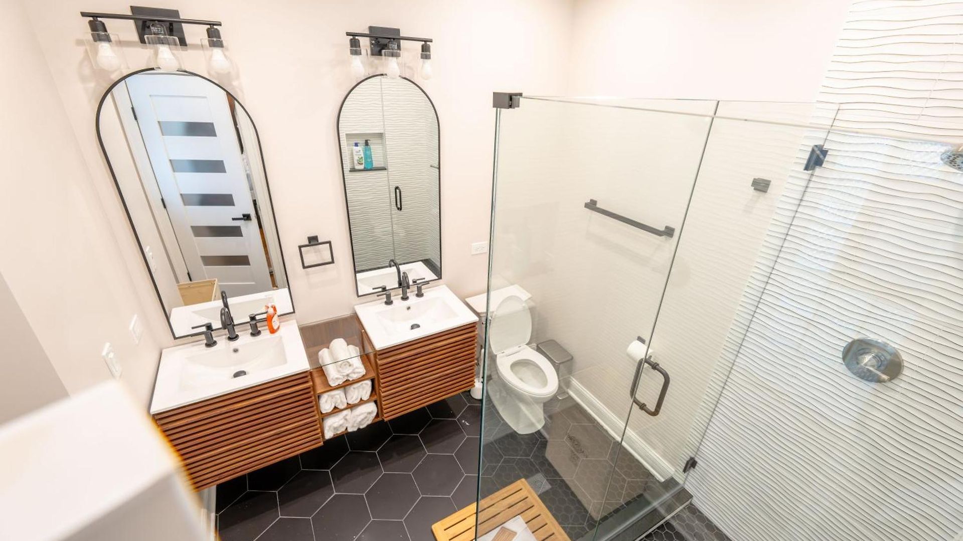 Luxury 9 Bedroom Mins From Downtown And The *