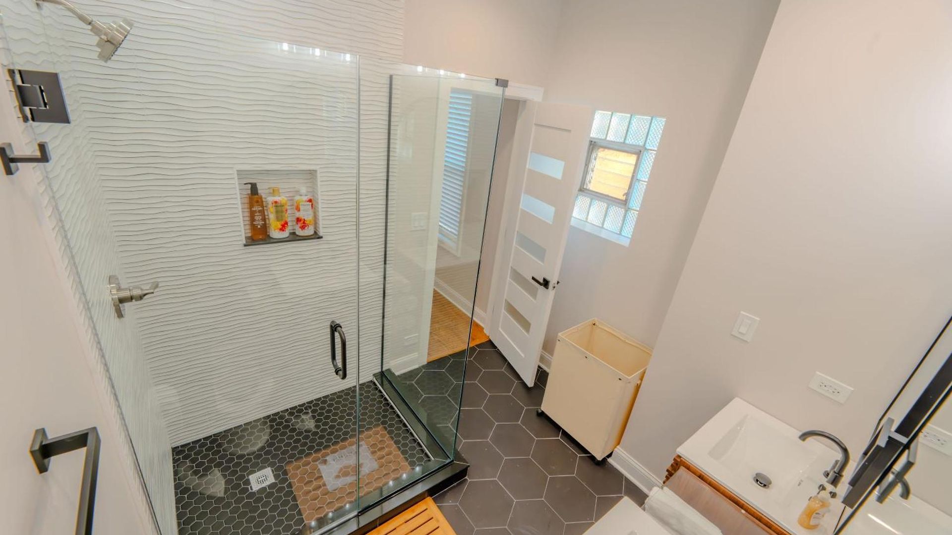 Luxury 9 Bedroom Mins From Downtown And The *