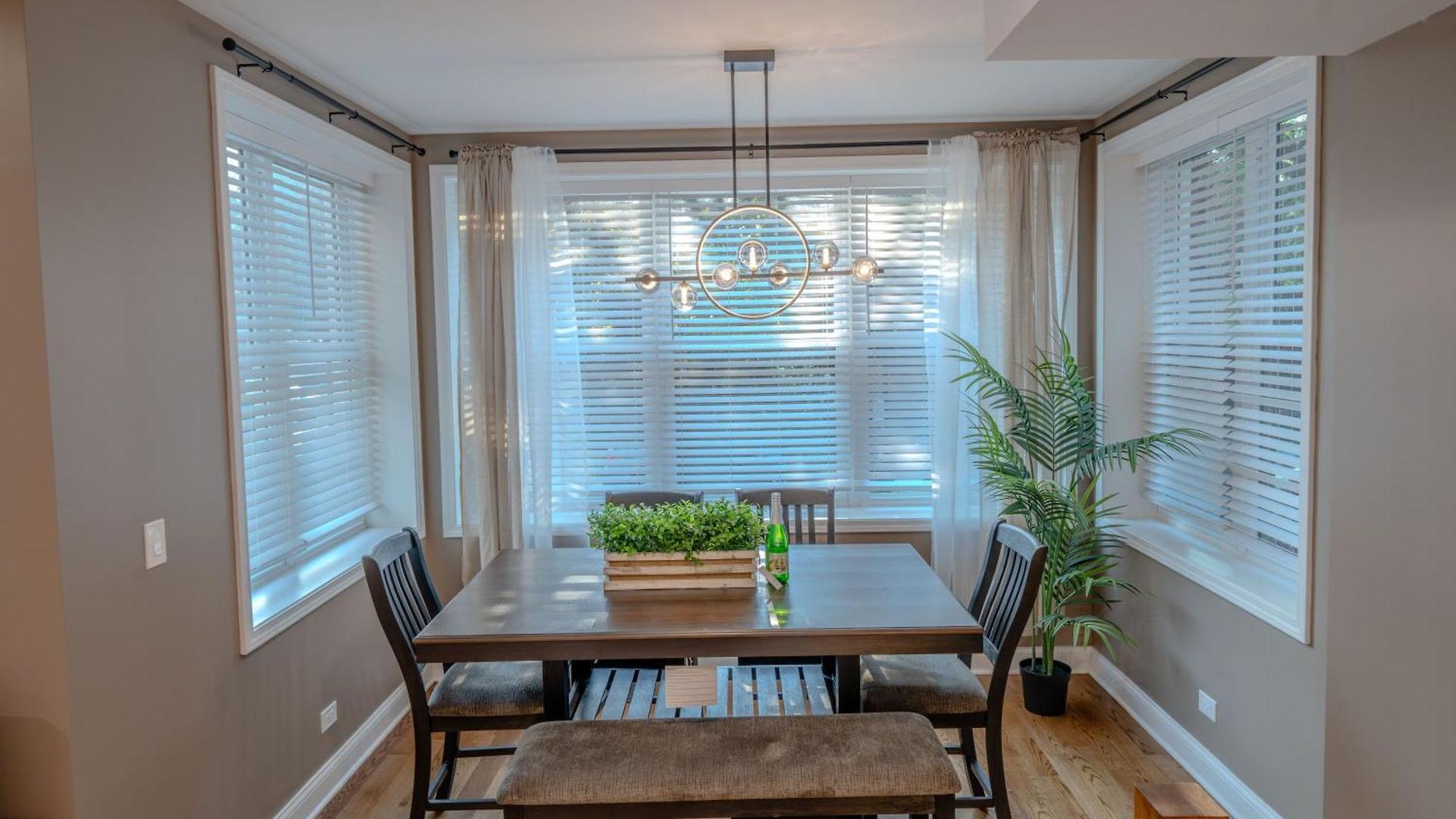 Luxury 9 Bedroom Mins From Downtown And The Chicago