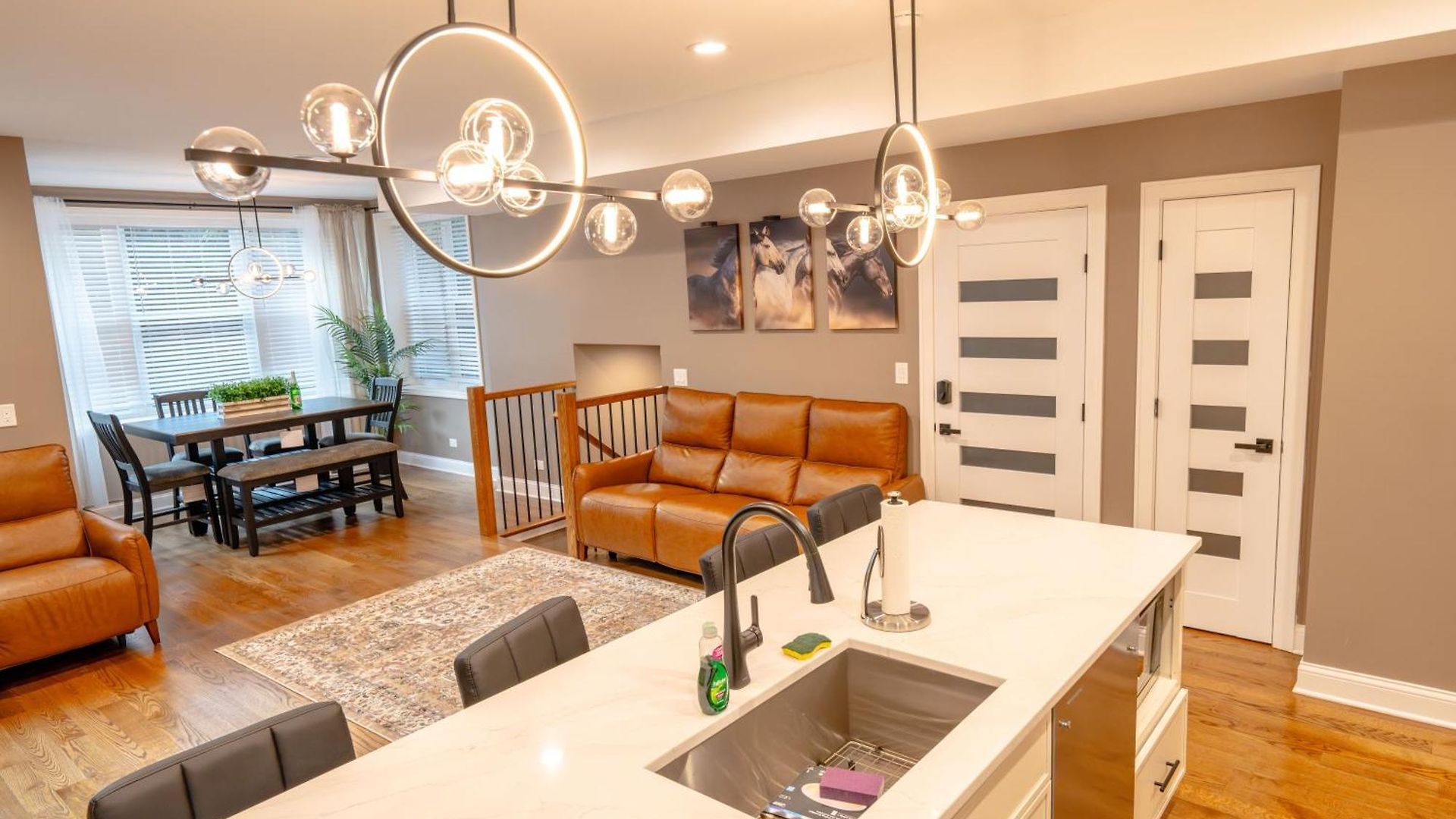 Luxury 9 Bedroom Mins From Downtown And The Villa Chicago