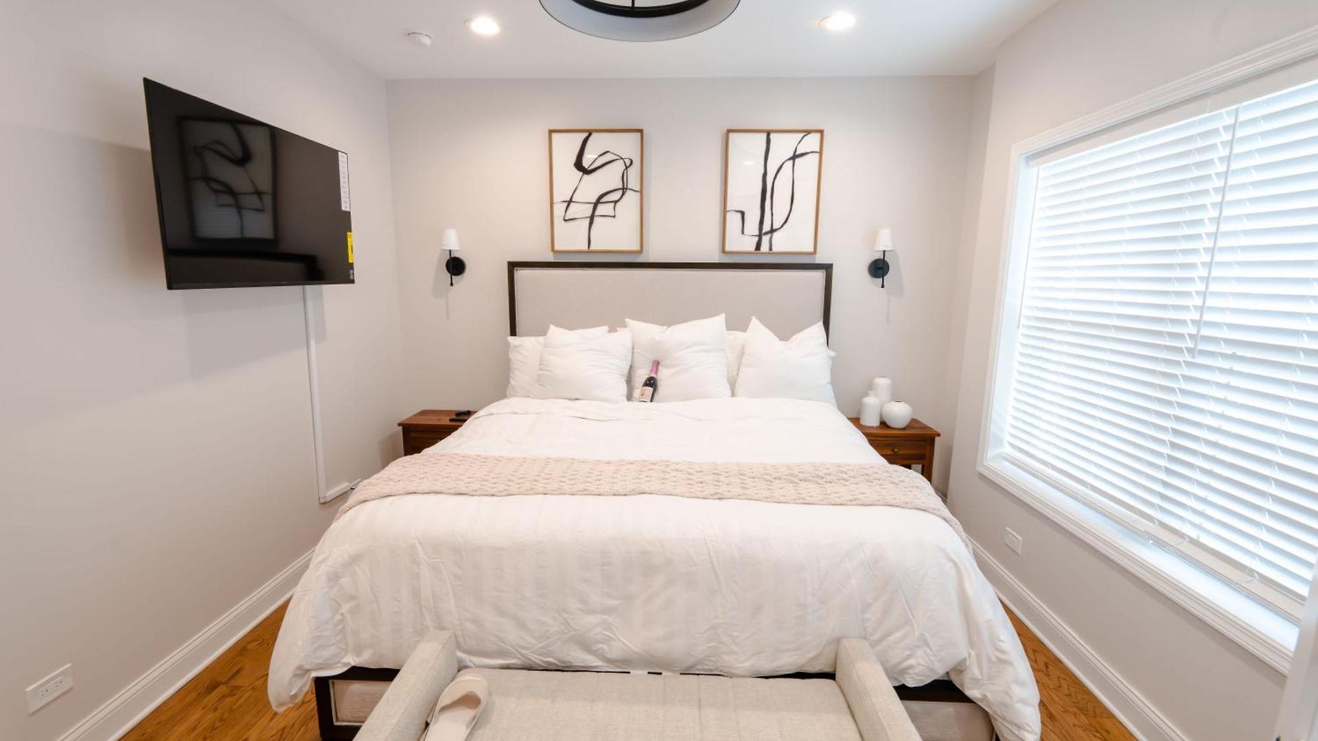Luxury 9 Bedroom Mins From Downtown And The Chicago