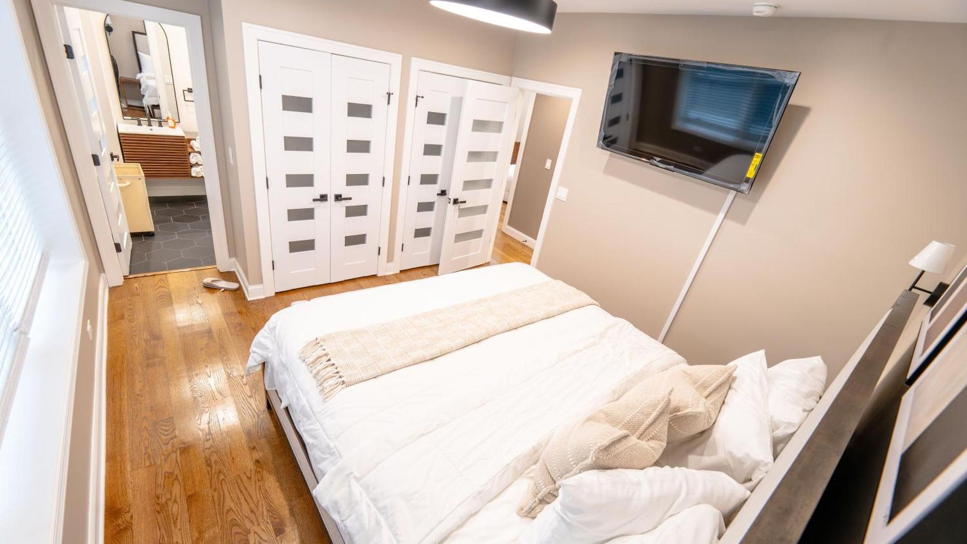 Luxury 9 Bedroom Mins From Downtown And The Chicago