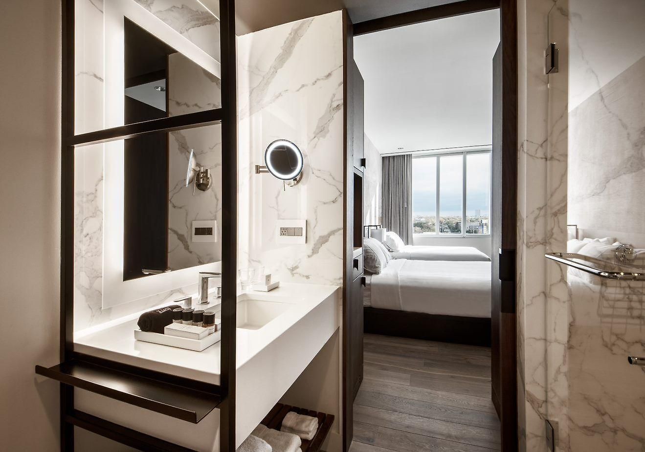 Resort The & Athletic Club At Midtown Chicago