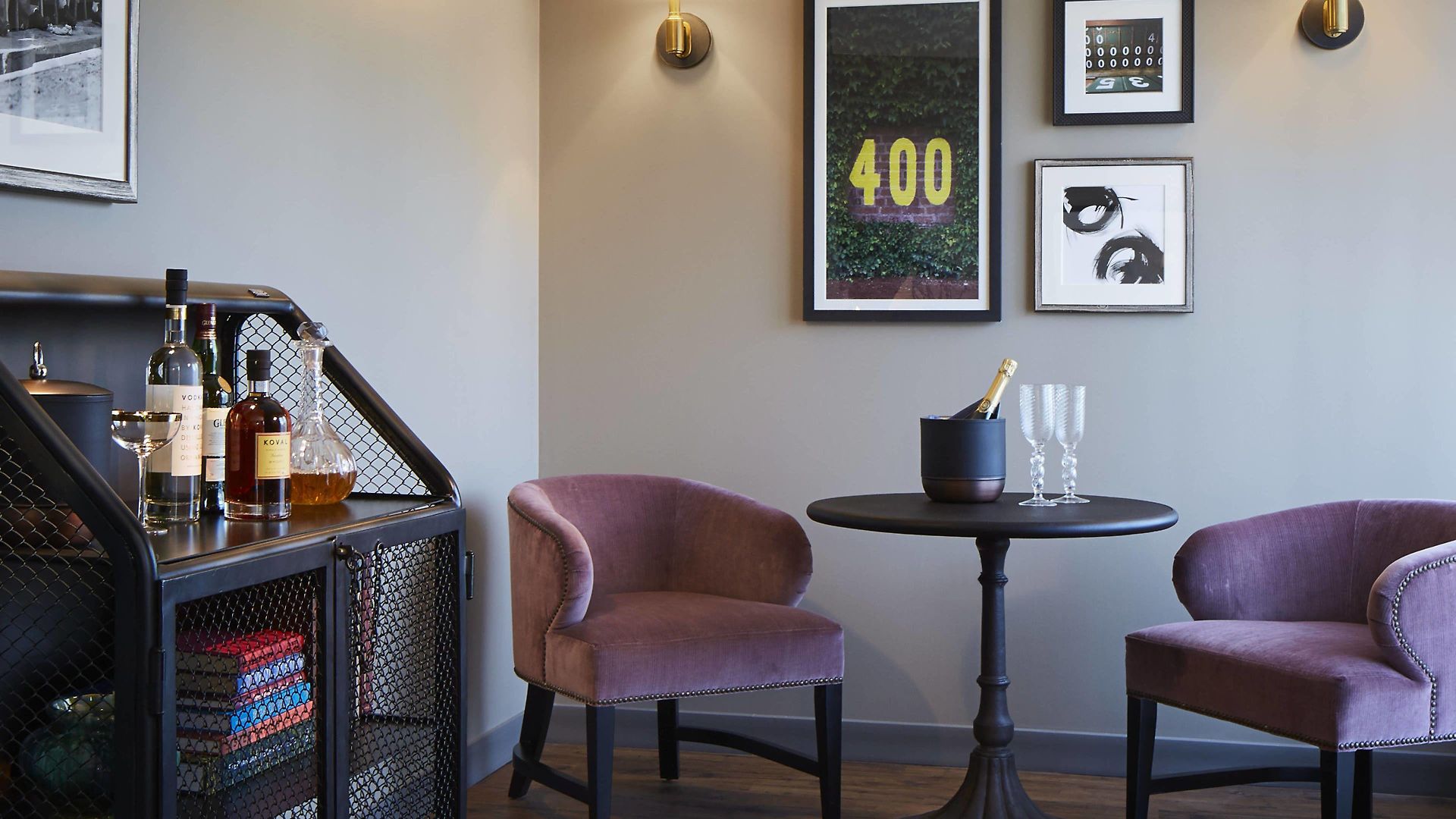 Zachary, Chicago, A Tribute Portfolio Hotel