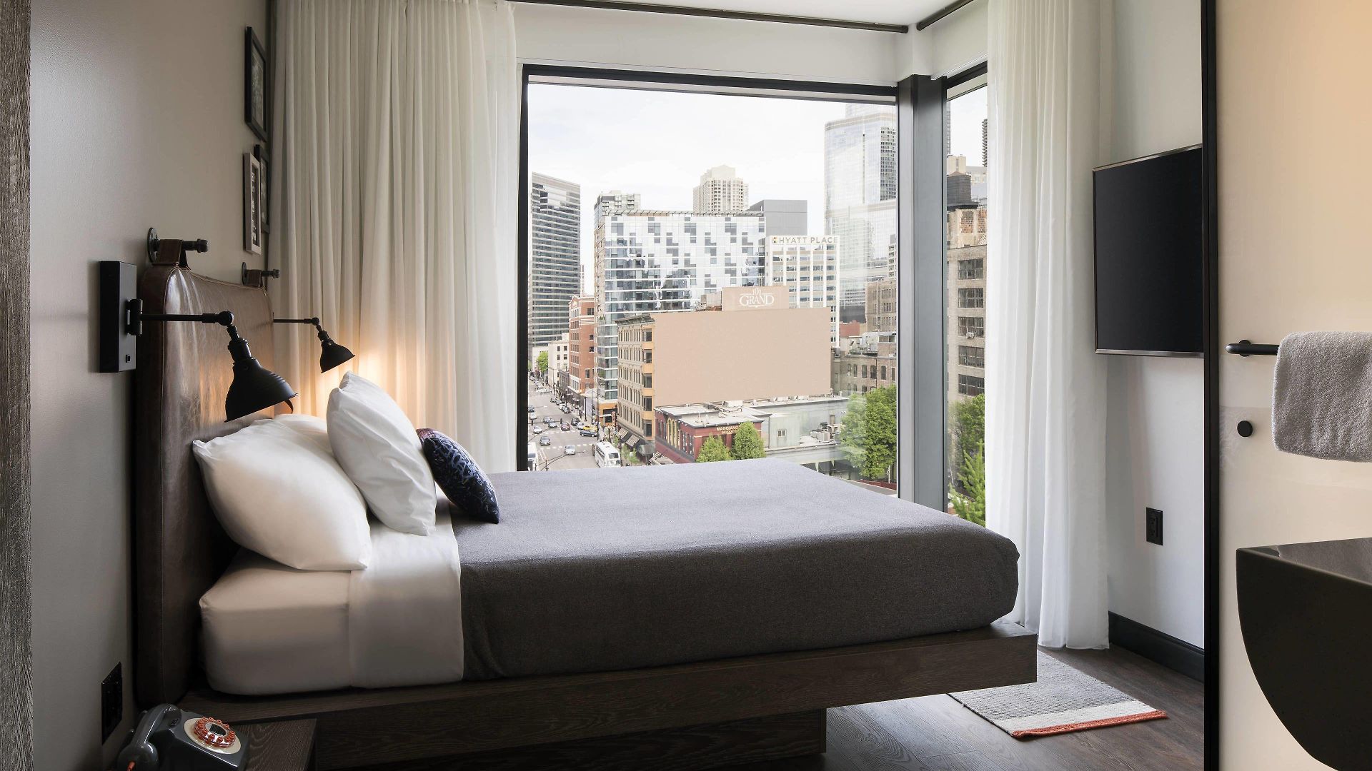 Moxy Downtown Hotel 3*