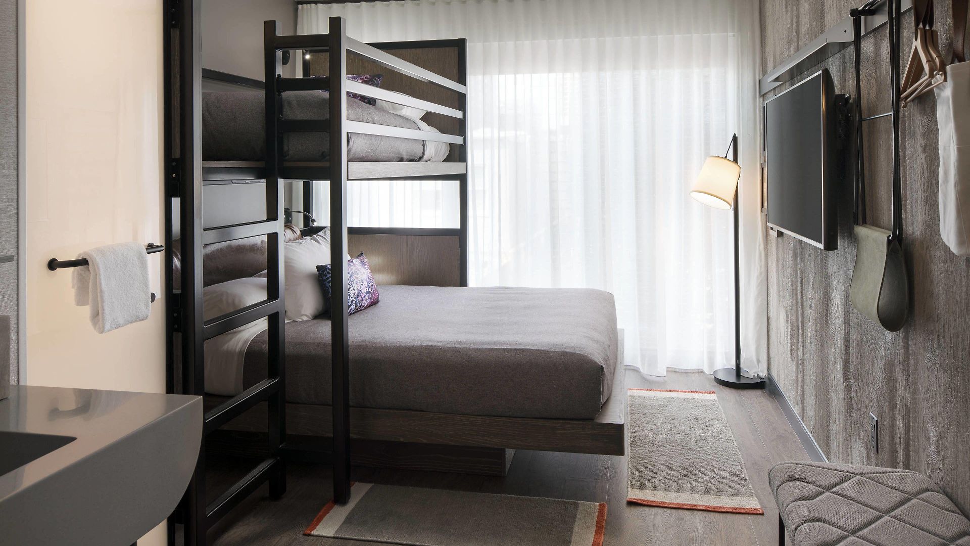 Hotel Moxy Downtown