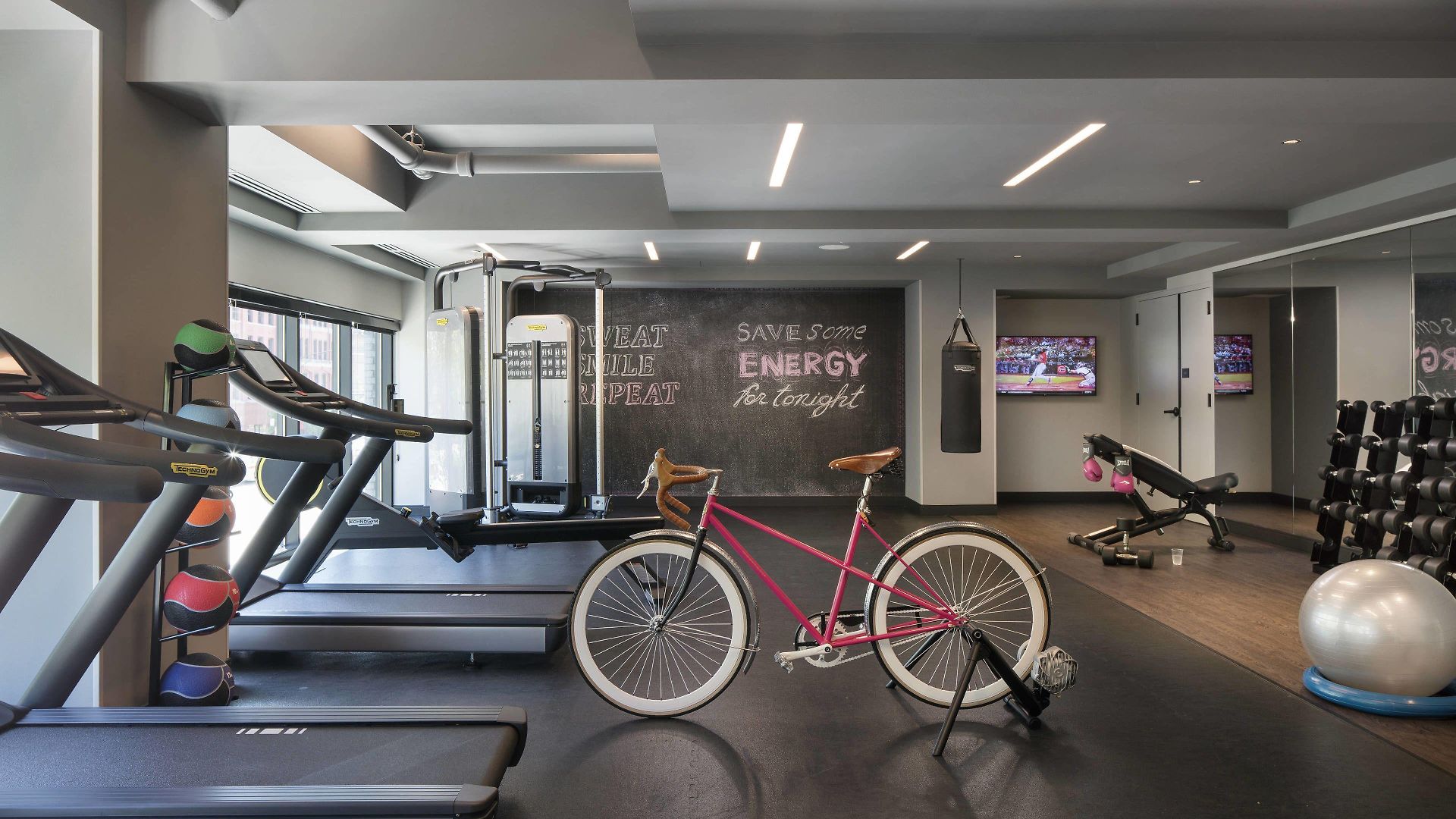 Moxy Downtown 3*