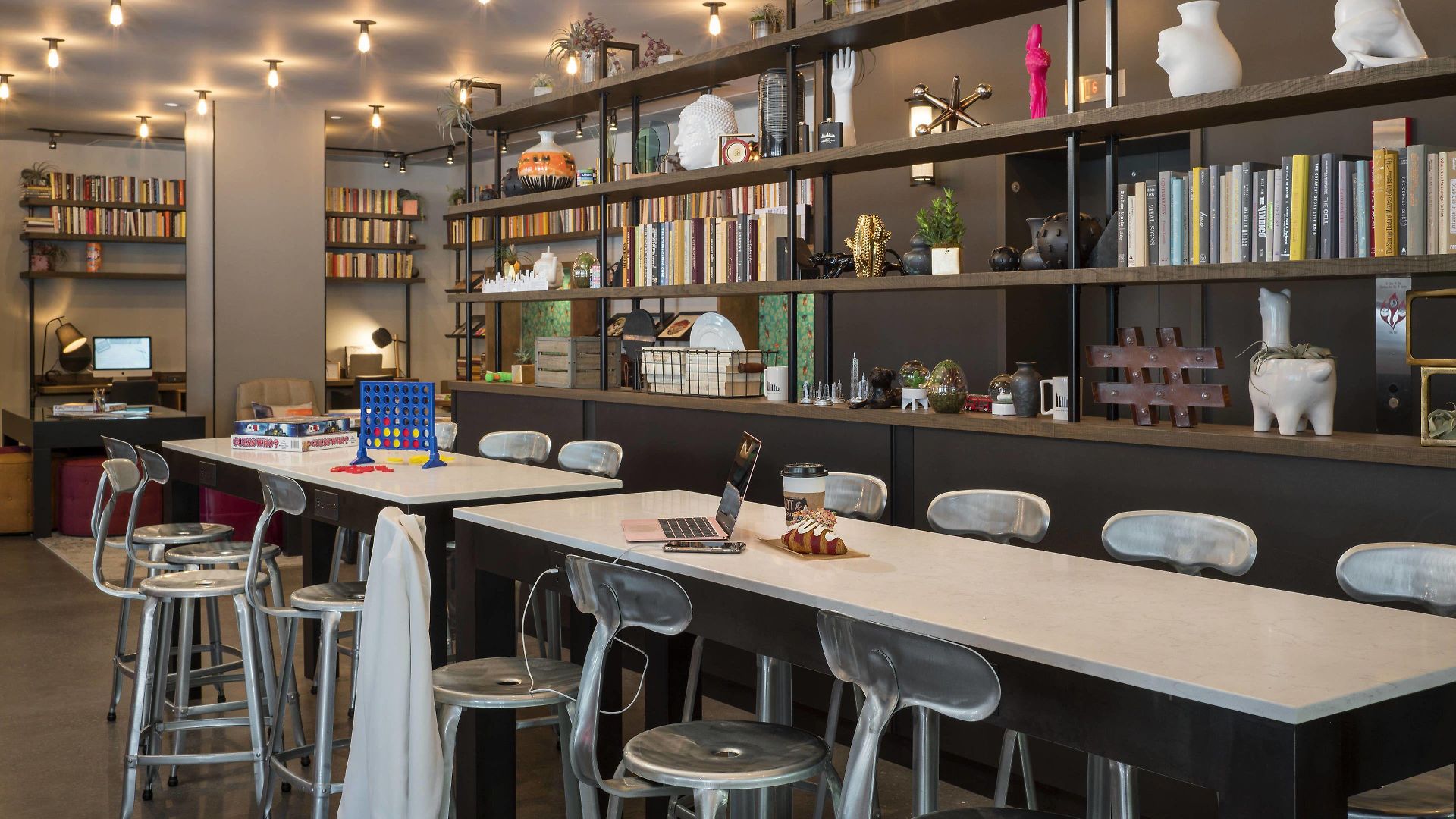 Moxy Downtown 3*