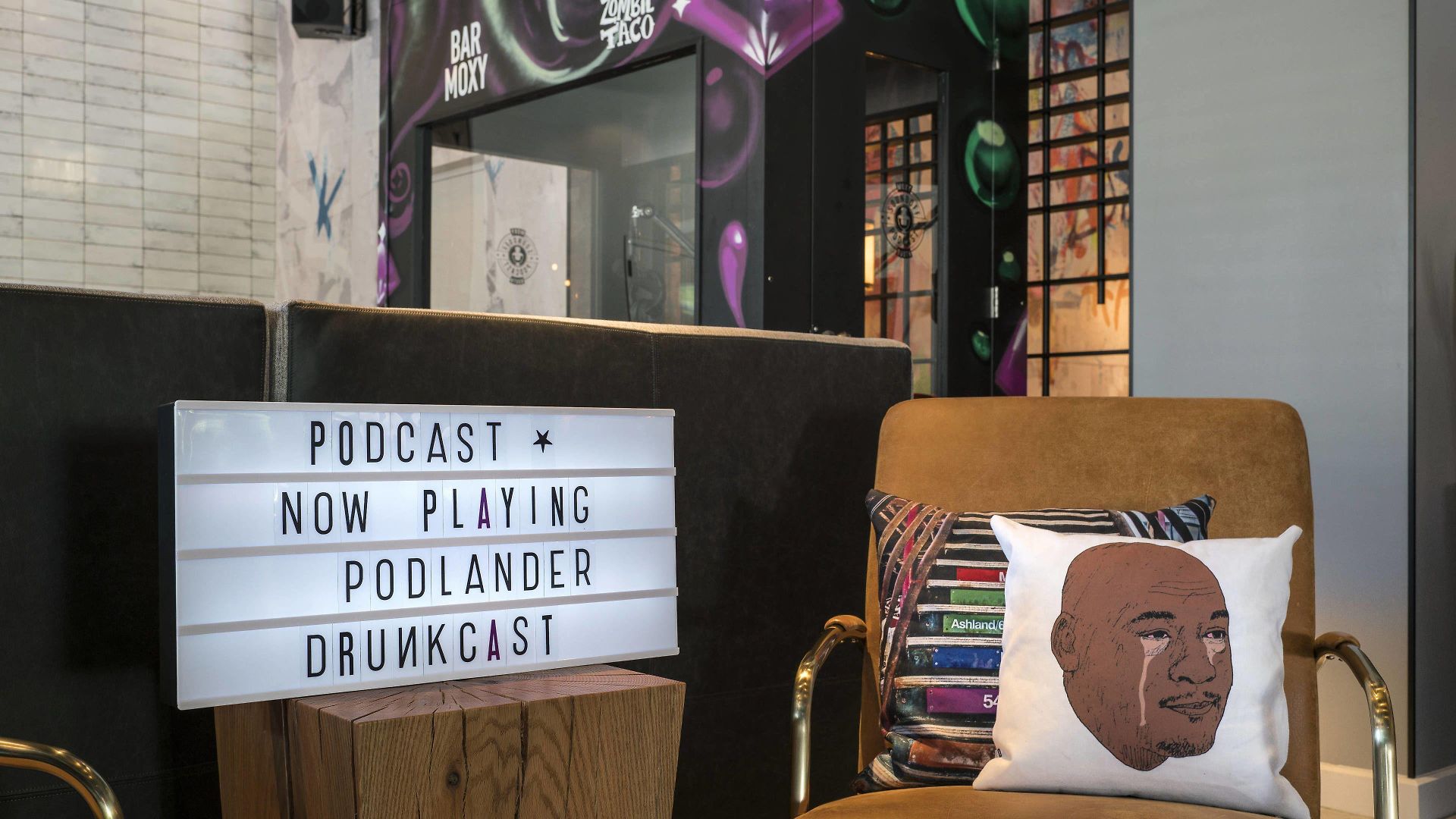 Moxy Downtown 3*